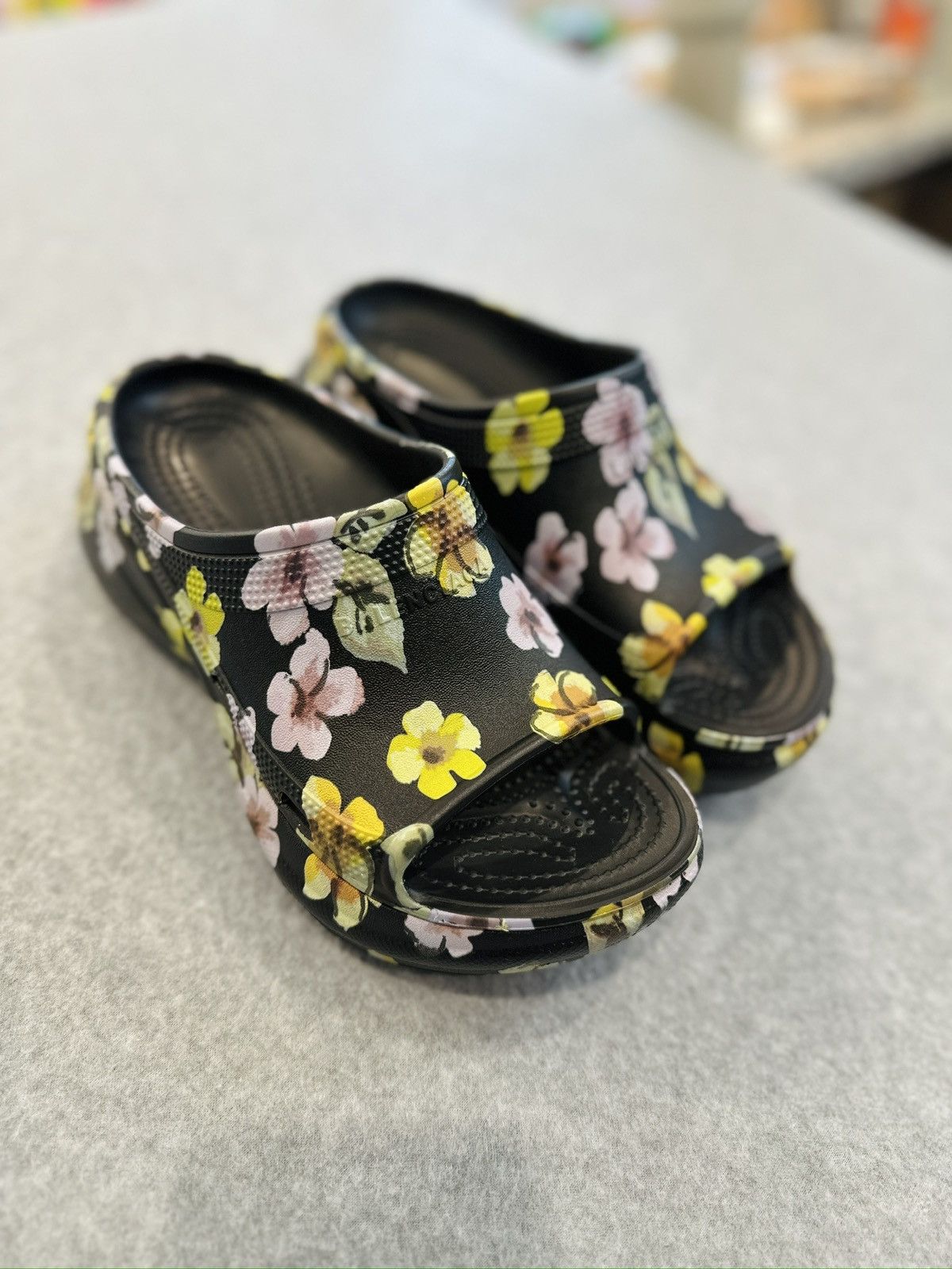 Balenciaga × Crocs Rare sold out collab with Balenciaga x Crocs Size US 6 / IT 36 - 5 Thumbnail