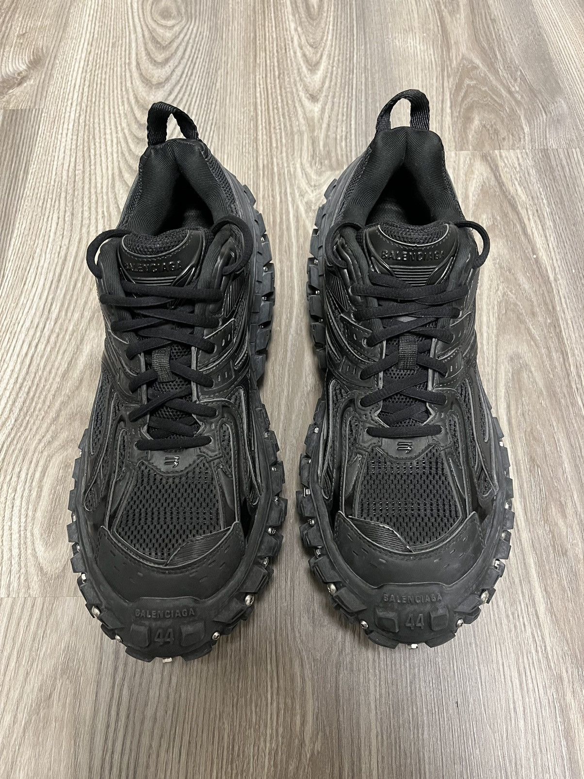 BALENCIAGA bouncer screw defender 希少 41 Balenicaga Defender/Bouncer Now Comes With Screws | Hypebeast