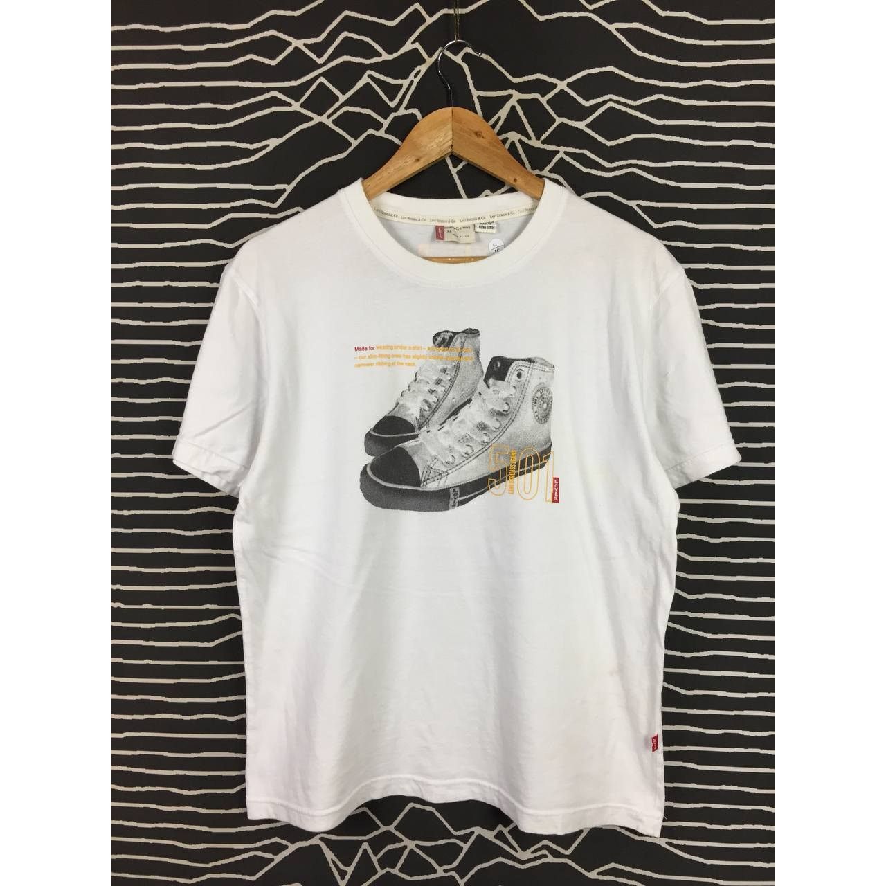 Levi's × Vintage Levi's 501 Shoe Illustration Streetwear Casual Tee Size US L / EU 52-54 / 3 - 1 Thumbnail