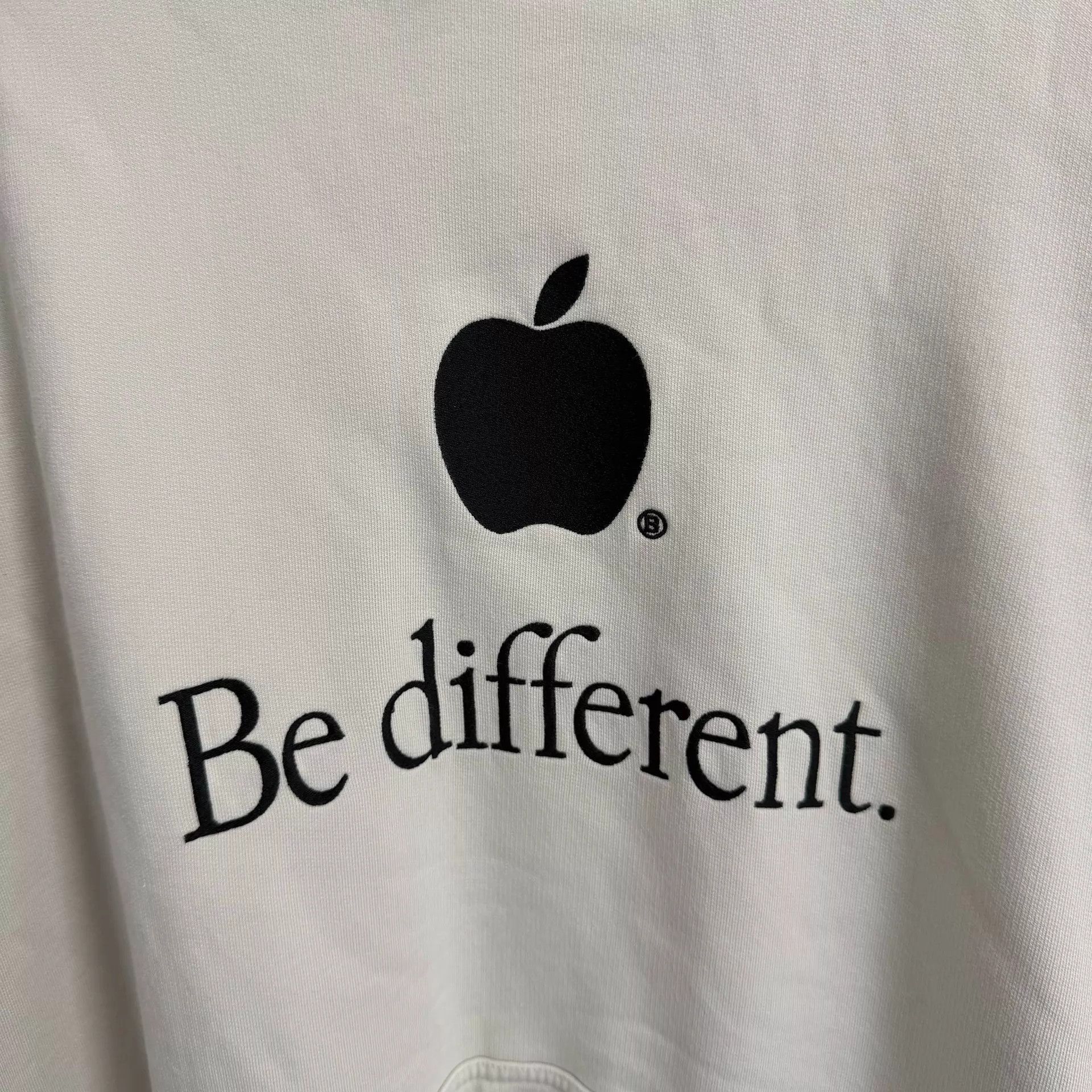 Balenciaga Balenciaga FW22 Apple Logo Oversized White Sweatshirt 3 Size US L / EU 52-54 / 3 - 5 Thumbnail