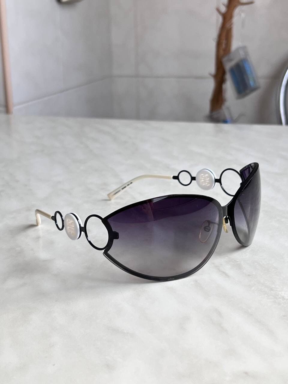 Givenchy Vintage Givenchy Sunglasses Futuristic Form SGV220 MASK 00s Size ONE SIZE - 11 Thumbnail
