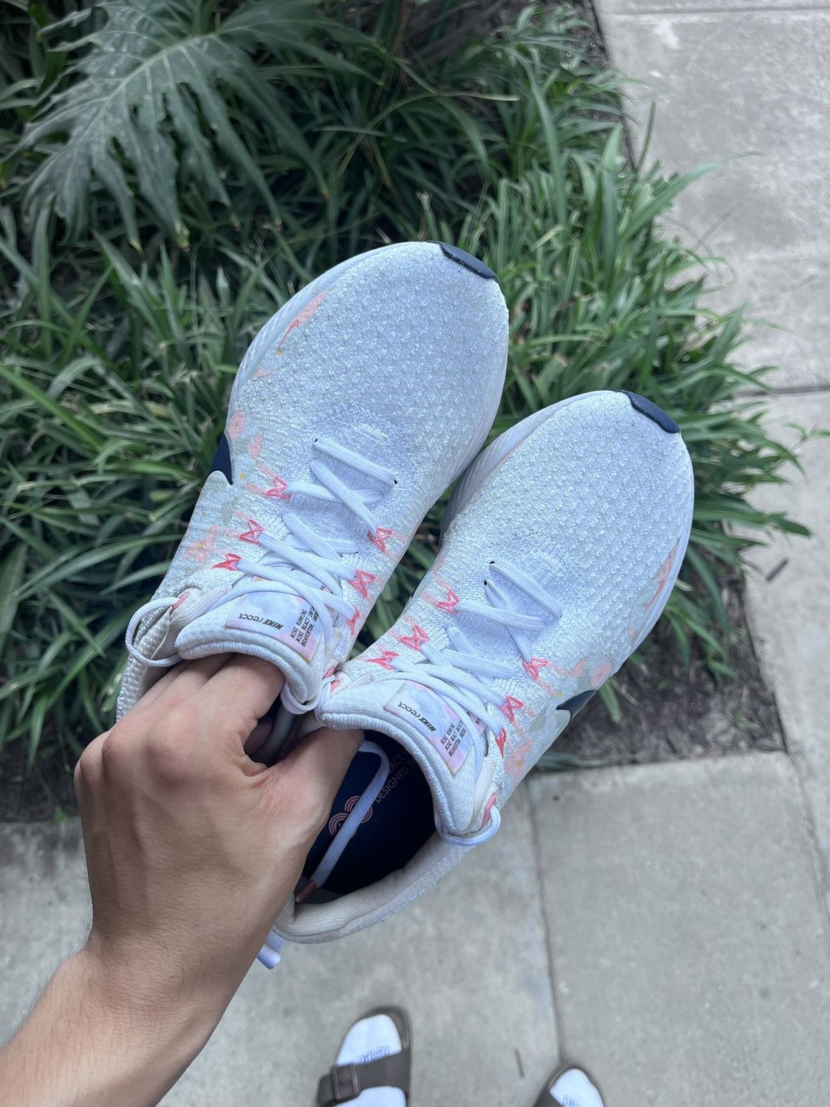 Nike Nike React Infinity 3 Premium Floral Watercolor Size US 9.5 / IT 39.5 - 2 Thumbnail