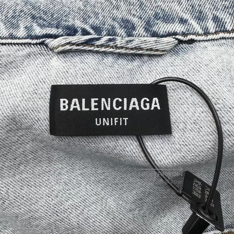 Balenciaga Balenciaga Twisted Folded Washed Denim Jacket Size US M / EU 48-50 / 2 - 5 Thumbnail