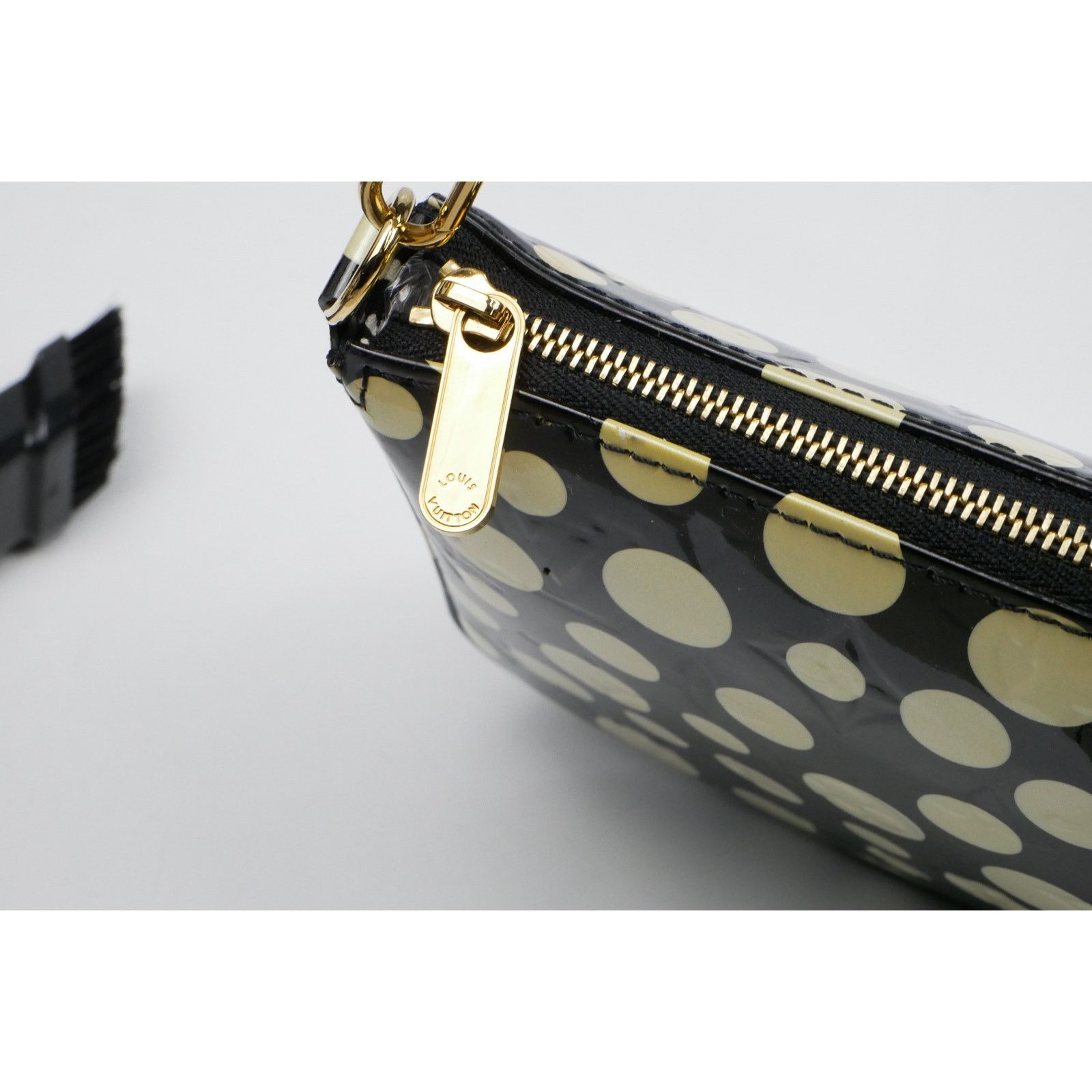 Louis Vuitton Louis Vuitton Vernis Yayoi Kusama Pochette Accessories Size ONE SIZE - 5 Thumbnail