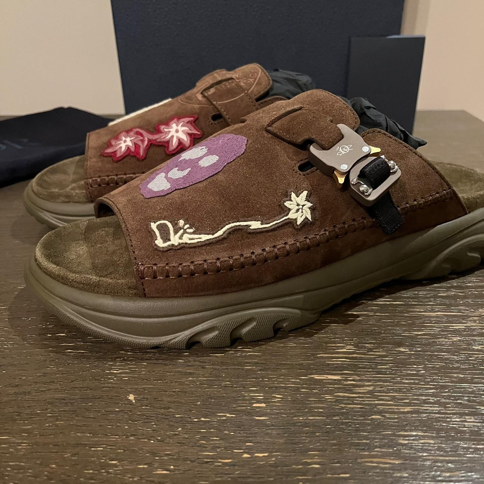 Dior × Travis Scott Q.1 Cactus Jack H-Town Sandals Suede Embroidered in Brown Size US 9 / EU 42 - 11 Thumbnail