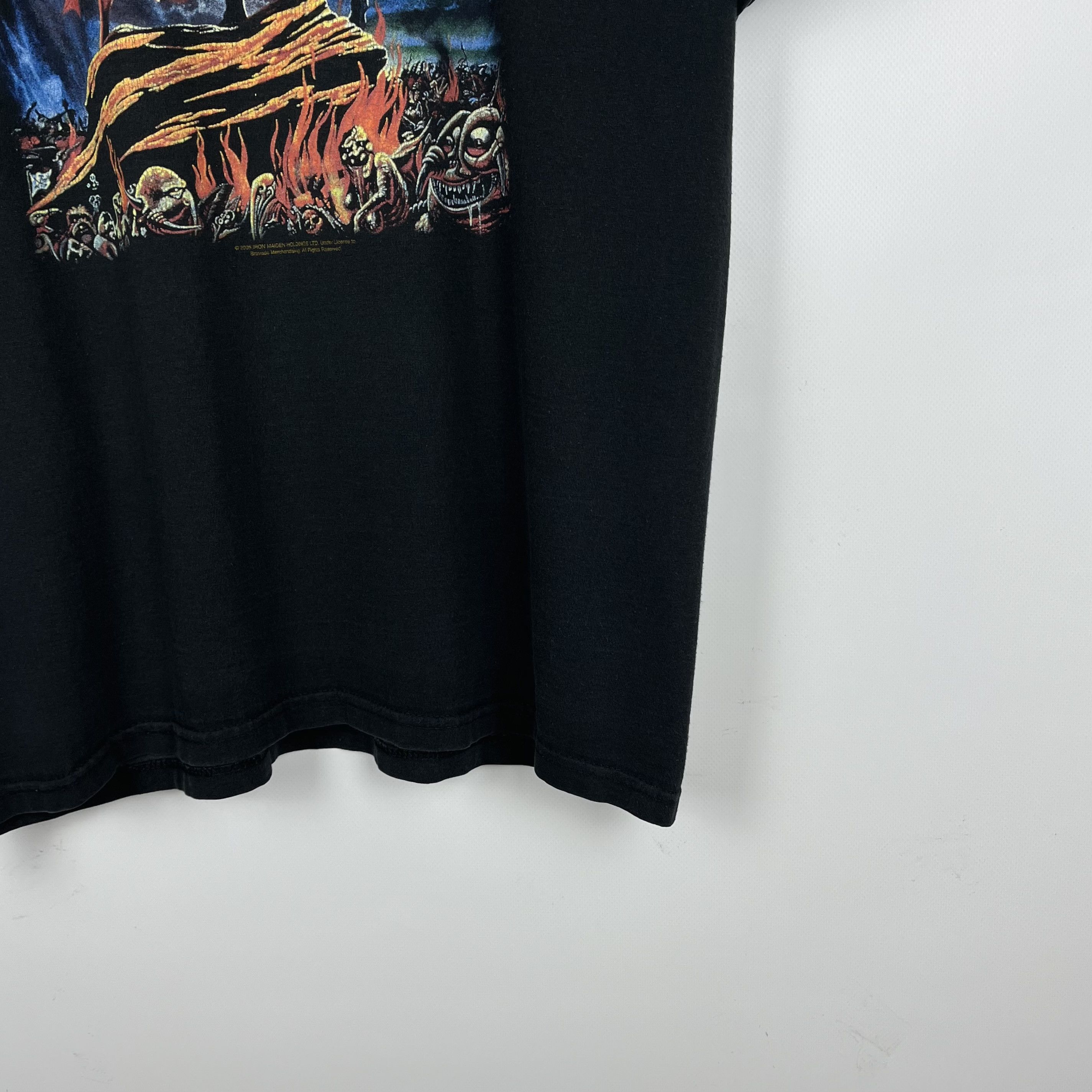 Band Tees Vintage Iron Maiden Run To The Hills Rock Band T Shirt 2005 Size US L / EU 52-54 / 3 - 3 Thumbnail