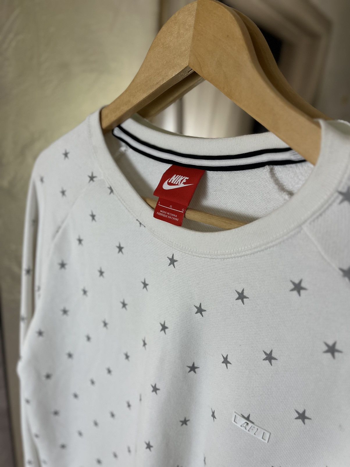 Nike Nike White All-Over Star Print LAFL Raglan Crewneck Size US L / EU 52-54 / 3 - 5 Thumbnail