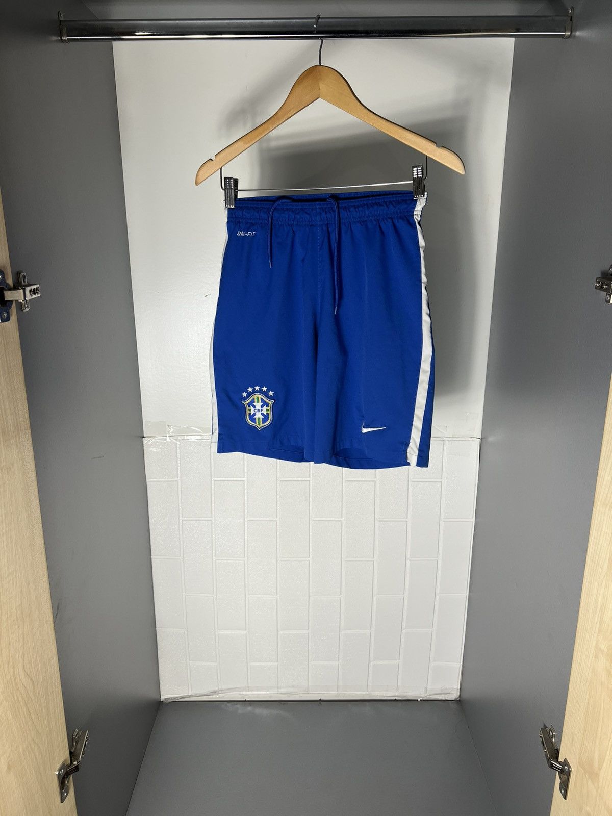 Nike VINTAGE NIKE BRAZIL SOCCER JERSEY SHORTS RETRO BLOKE Y2K 90s Size US S / EU 44-46 / 1 - 3 Thumbnail