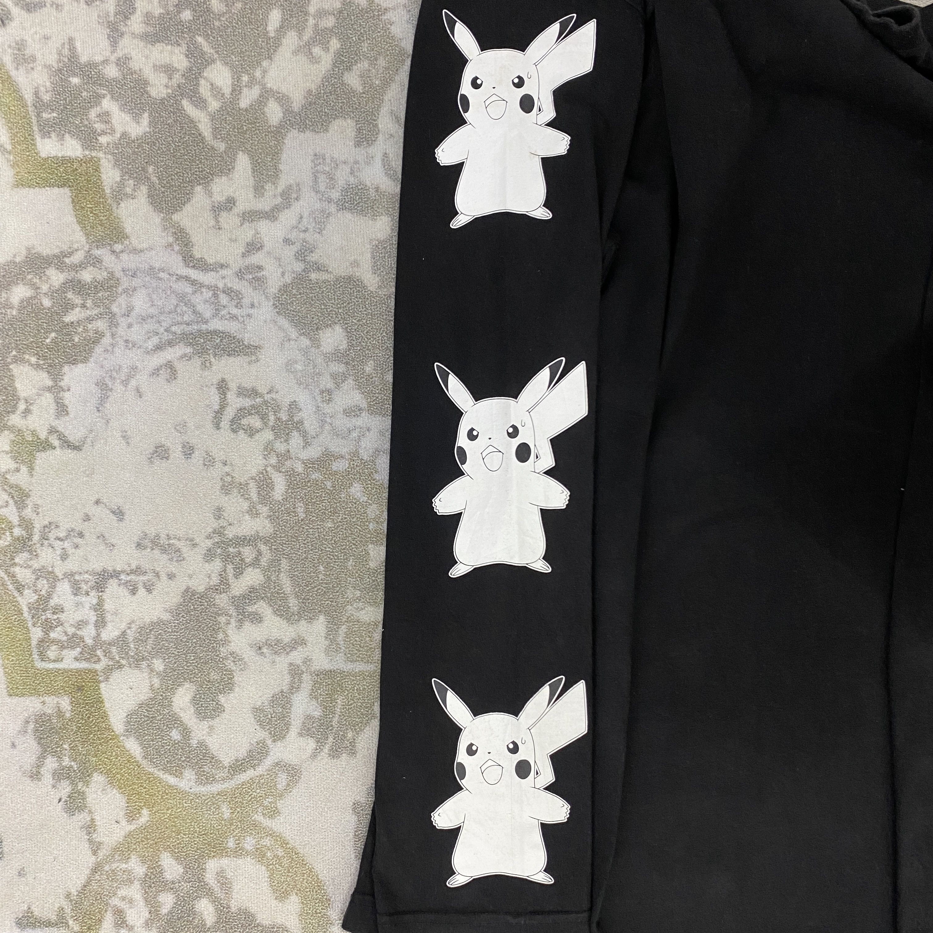 H&M Vintage Pikachu H&M T-Shirt - H070 Size US XL / EU 56 / 4 - 8 Thumbnail