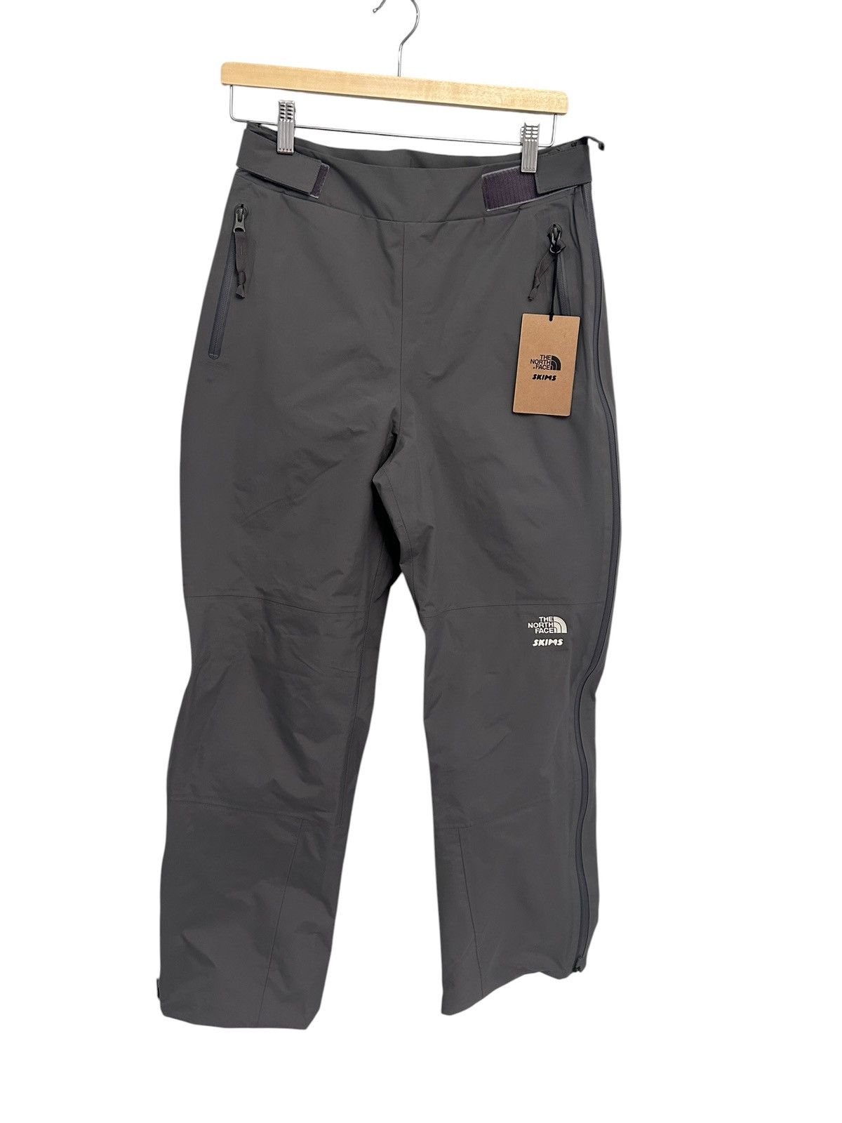 SKIMS THE NORTH FACE X SKIMS W SEAM TAPE PANT Sk Gunmetal Medium Size 30" / US 8 / IT 44 - 1 Thumbnail