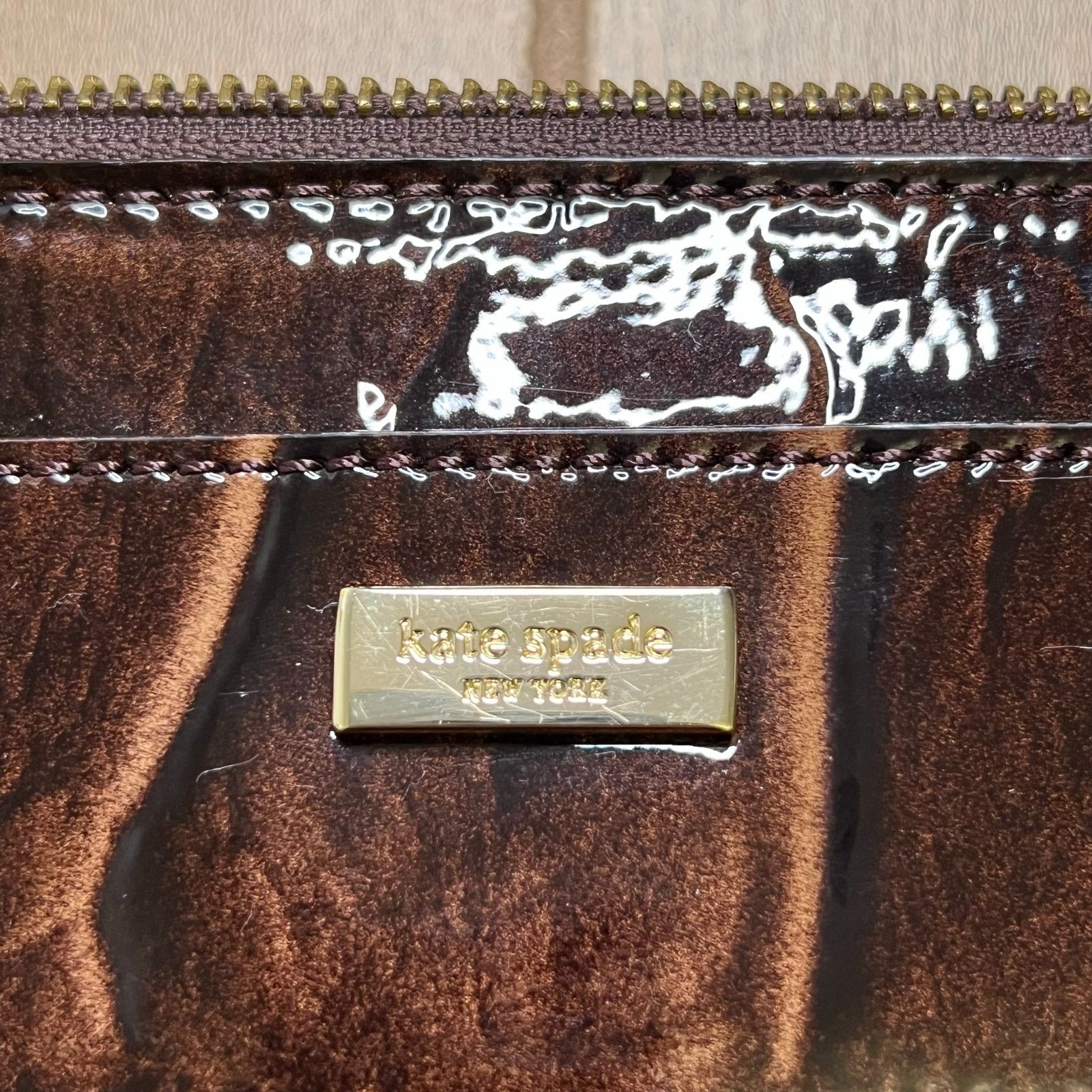 Kate Spade Y2K Kate Spade Brown Patent Leather Bow Bag Small Boho Size ONE SIZE - 2 Thumbnail