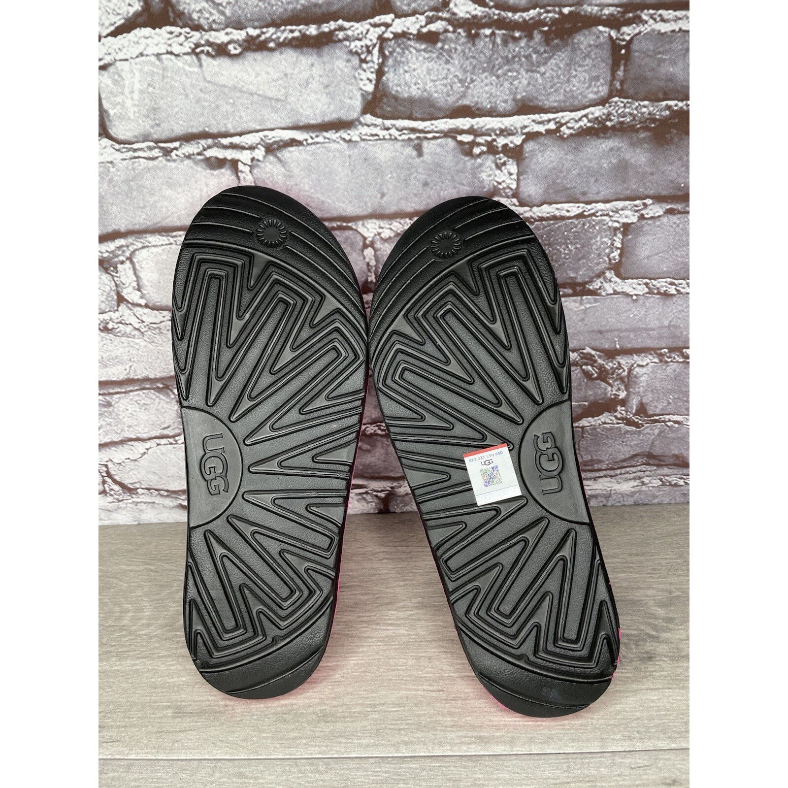 Ugg UGG WILCOX SLIDE Pink Rubber Light Waterproof Sport Sandals Size US 11 / EU 44 - 22 Thumbnail