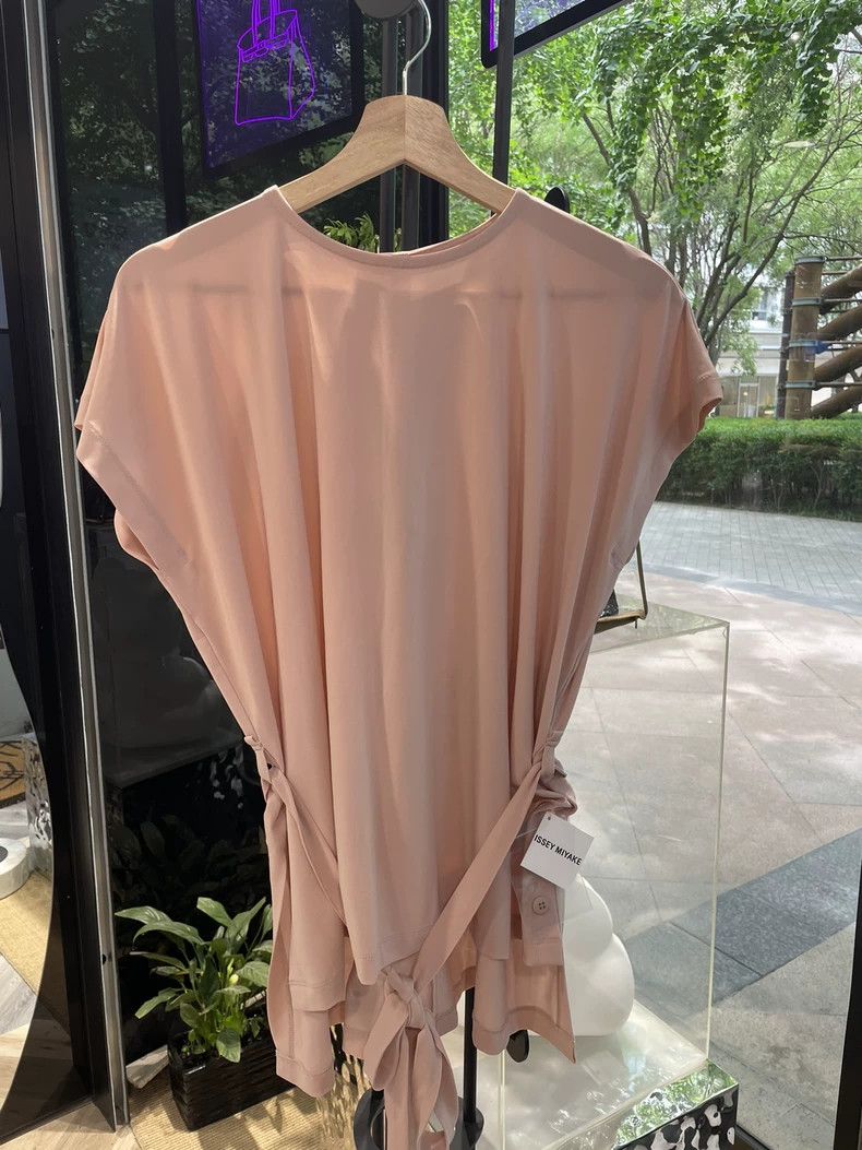 Issey Miyake size:2 Pink top with short sleeves