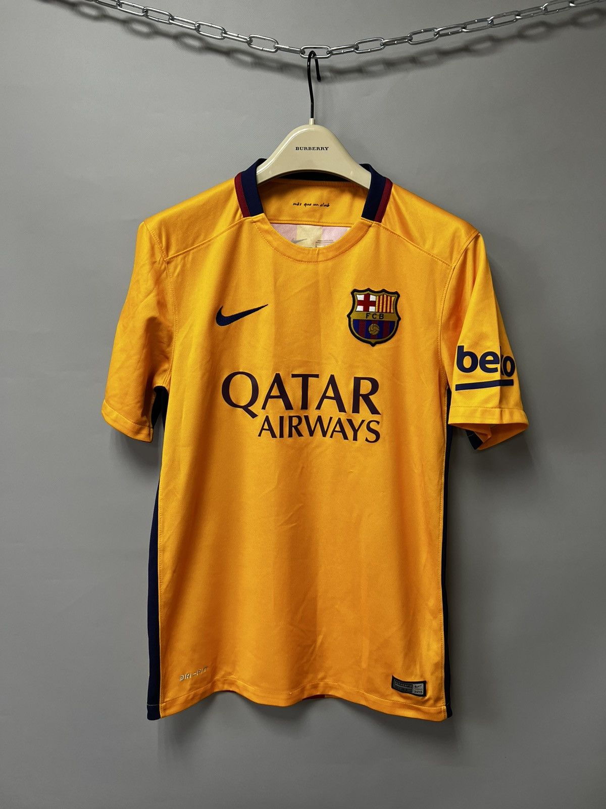 Nike Nike Barcelona FCB 2015/16 Away Football Soccer Shirt Jersey Size US S / EU 44-46 / 1 - 1 Thumbnail