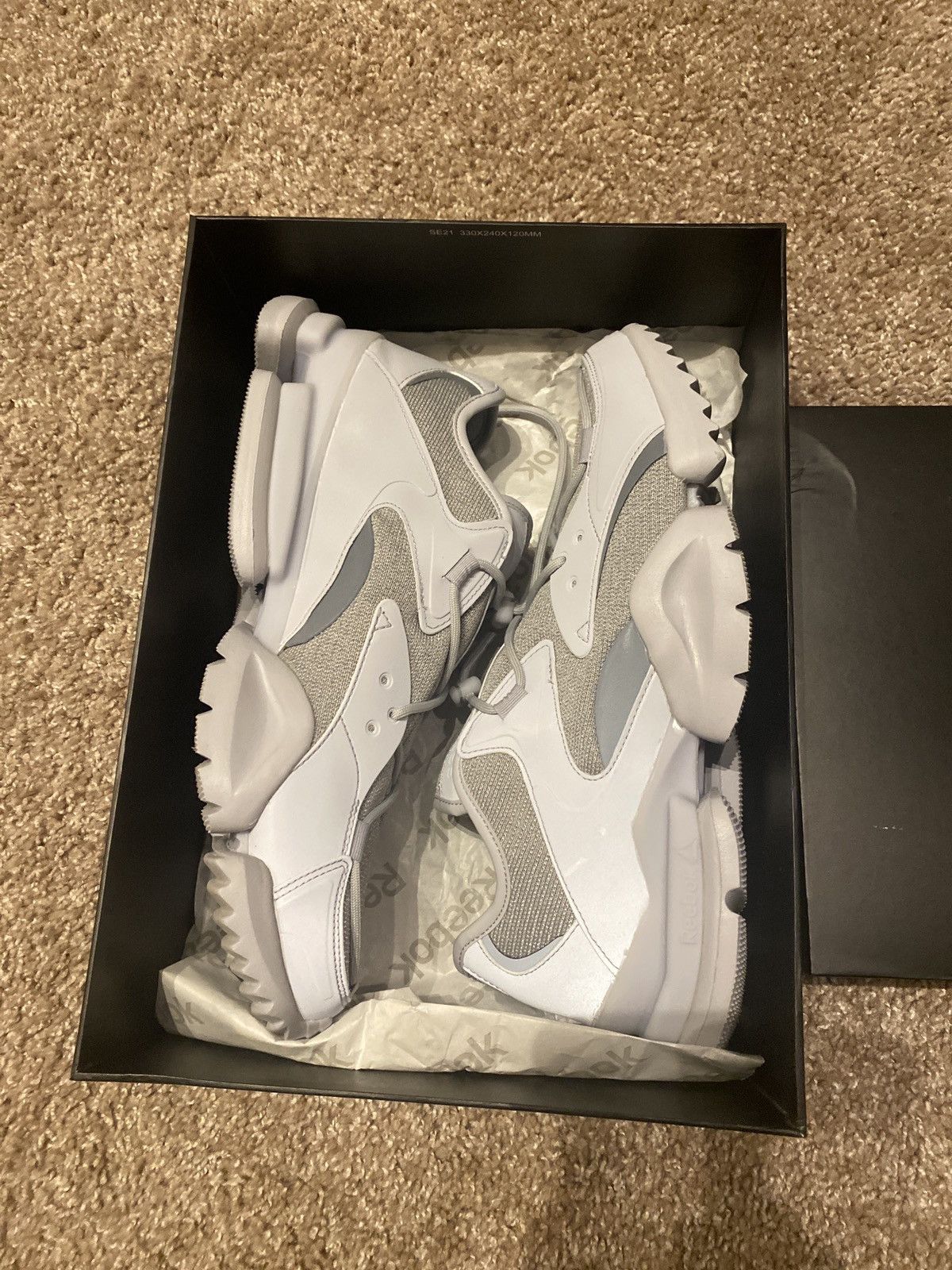 SSENSE x Reebok 96 “Full Moon”