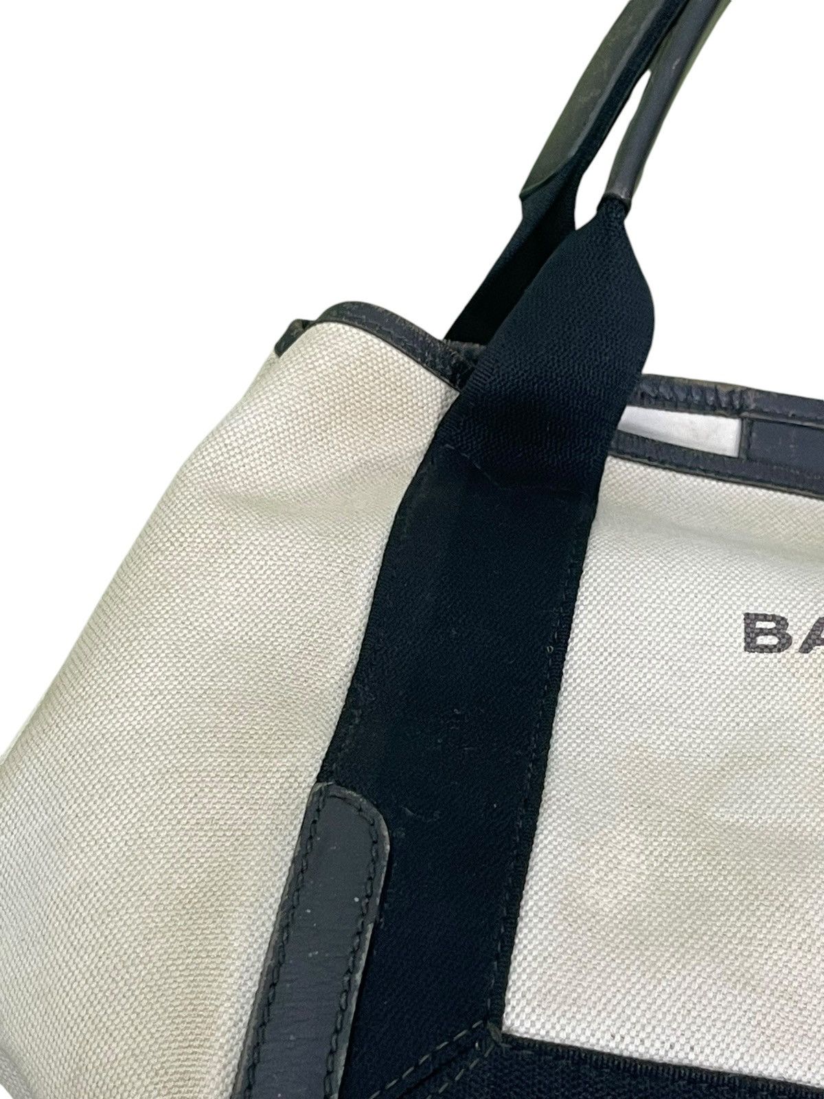 Balenciaga Balenciaga Paris Cotton Canvas Leather Tote Bag 9🟩 Size ONE SIZE - 11 Thumbnail
