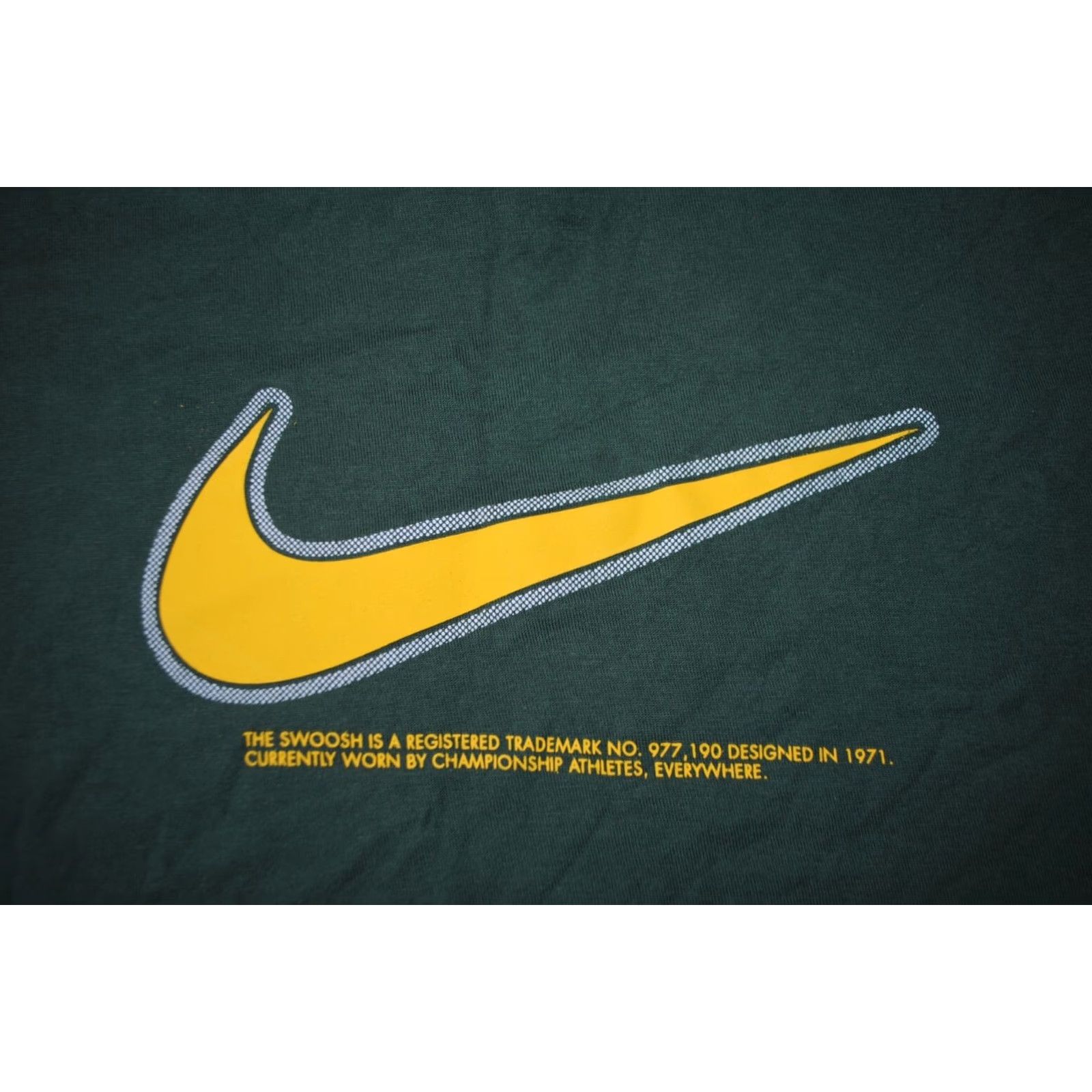 Nike VINTAGE Nike BIG LOGO SWOOSH T-SHIRT Green 1 STITCH MENS S SMALL GRAY TAG 2008 Shirt Size US S / EU 44-46 / 1 - 2 Thumbnail