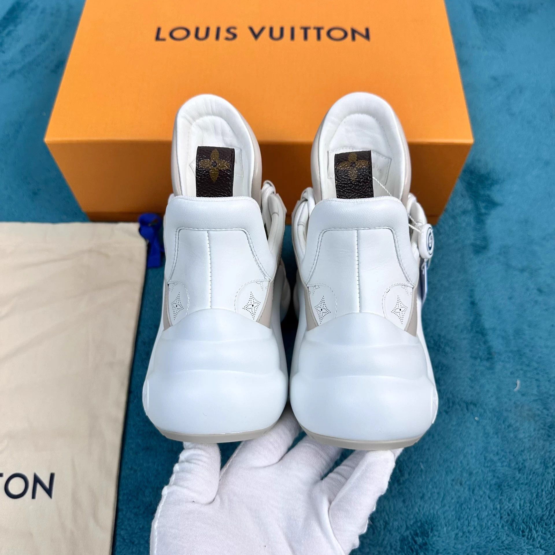 Louis Vuitton LV Dad Sneakers 1.0 Elephant Gray EU35.5 Size US 4.5 / IT 34.5 - 4 Thumbnail