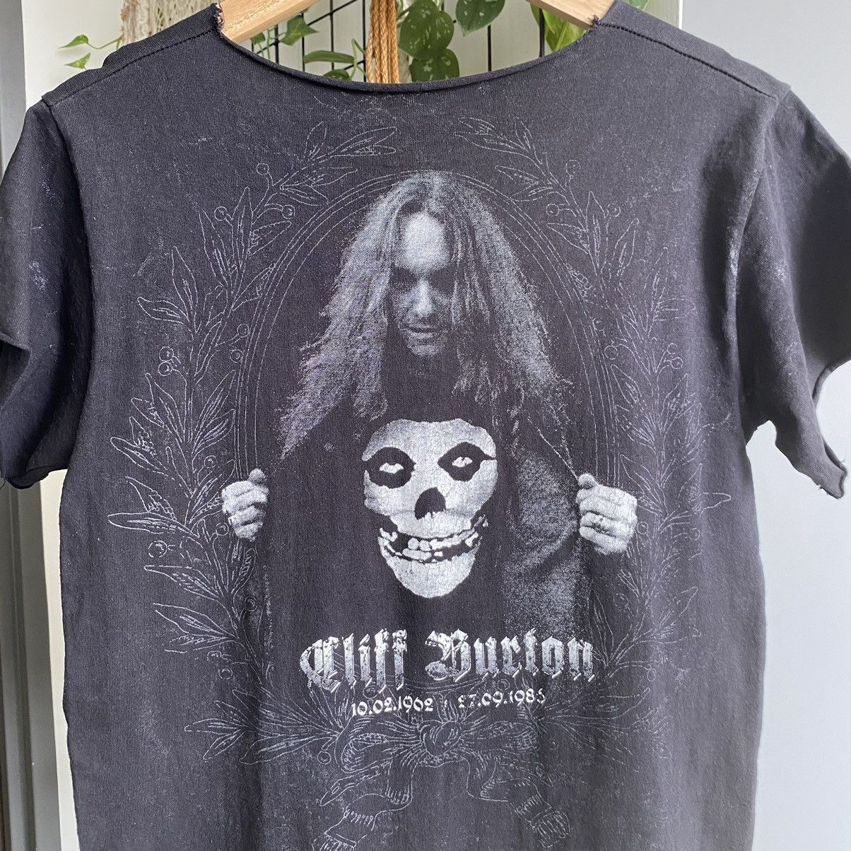 Metallica Thrashed Faded Vintage Metallica Rock Band ERD GRUNGE TSHIRT Size US S / EU 44-46 / 1 - 2 Thumbnail