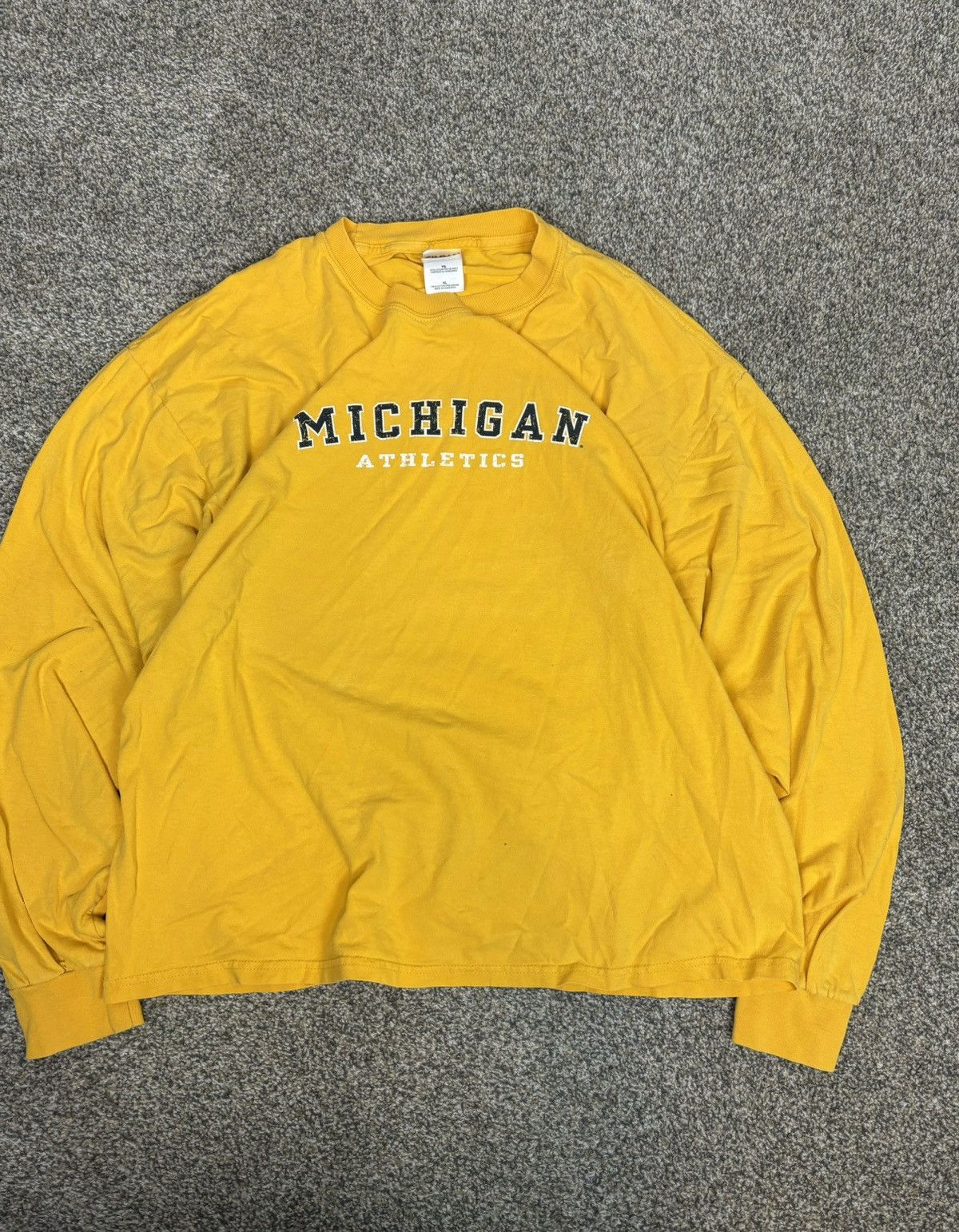 Gildan Y2k yellow michigan athletics u of m long sleeve tshirt Size US XL / EU 56 / 4 - 1 Thumbnail