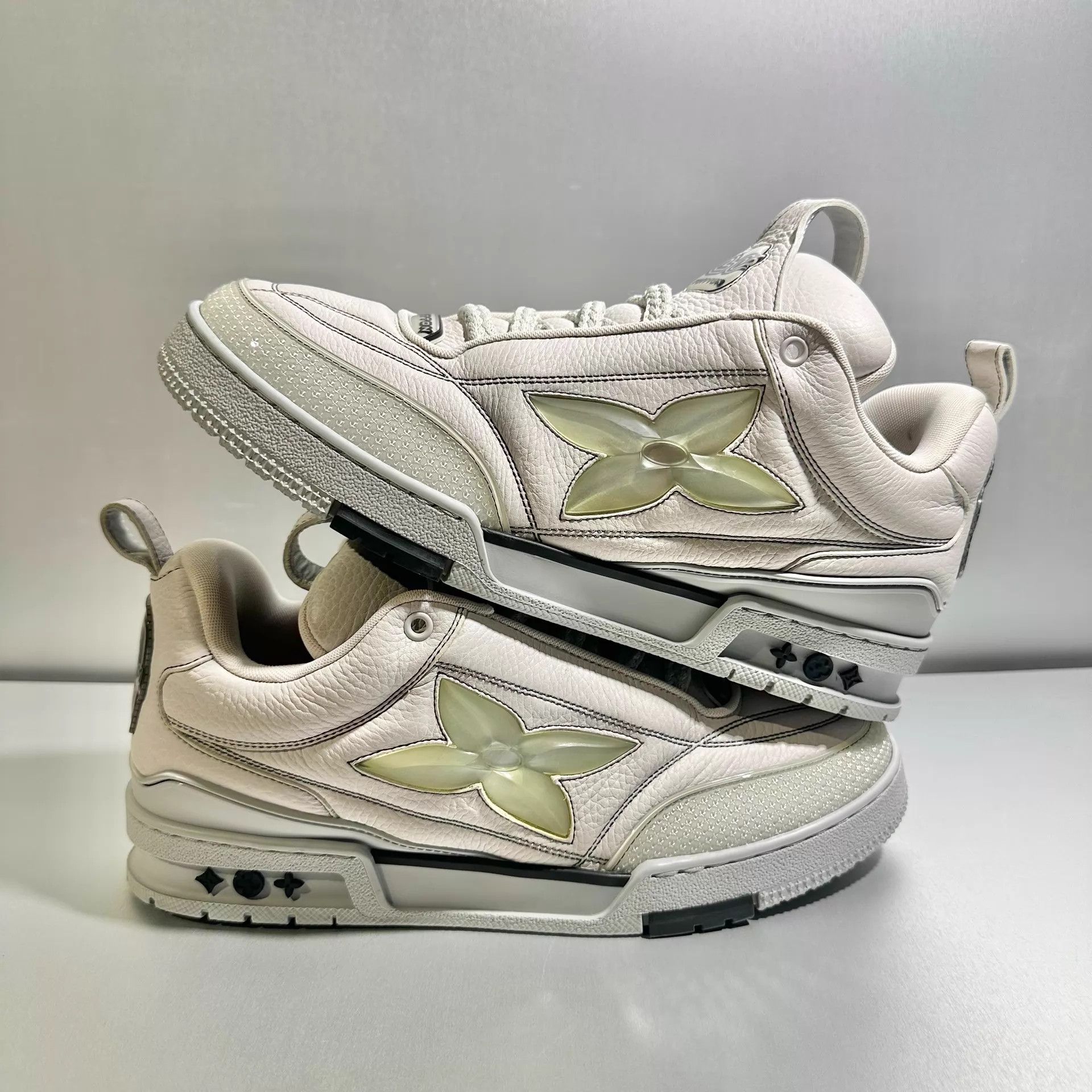 Louis Vuitton Louis Vuitton Skate Gray White US9 Mint Size US 9 / EU 42 - 3 Thumbnail