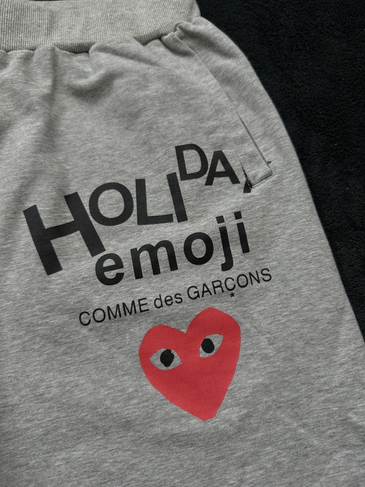 Comme des Garcons play comme des garcons holiday emoji shorts big logo rare Size US 34 / EU 50 - 8 Thumbnail