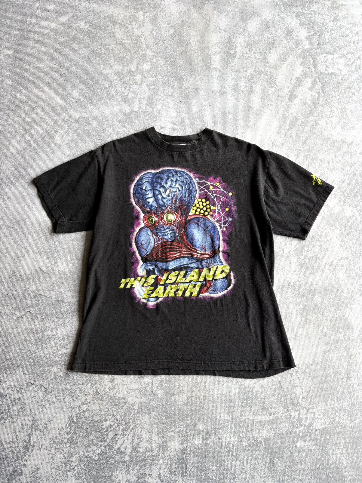 Universal Studios Vintage 1997 Universal Studios Monsters Alien T Shirt Size US L / EU 52-54 / 3 - 1 Thumbnail