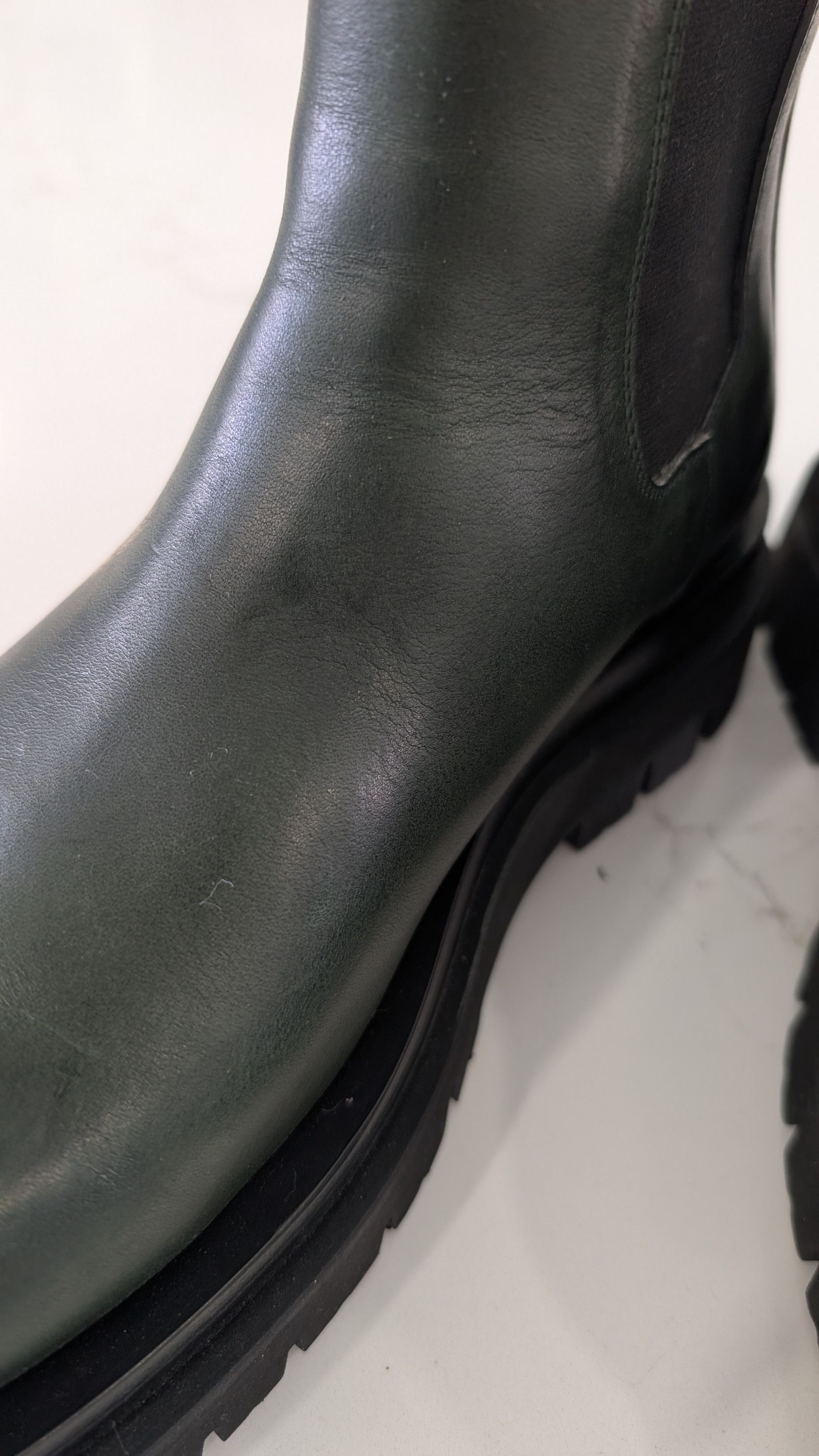 Bottega Veneta Bottega Veneta Lug Black Leather Chelsea Boots IT 37.5 Size US 7.5 / IT 37.5 - 15 Thumbnail