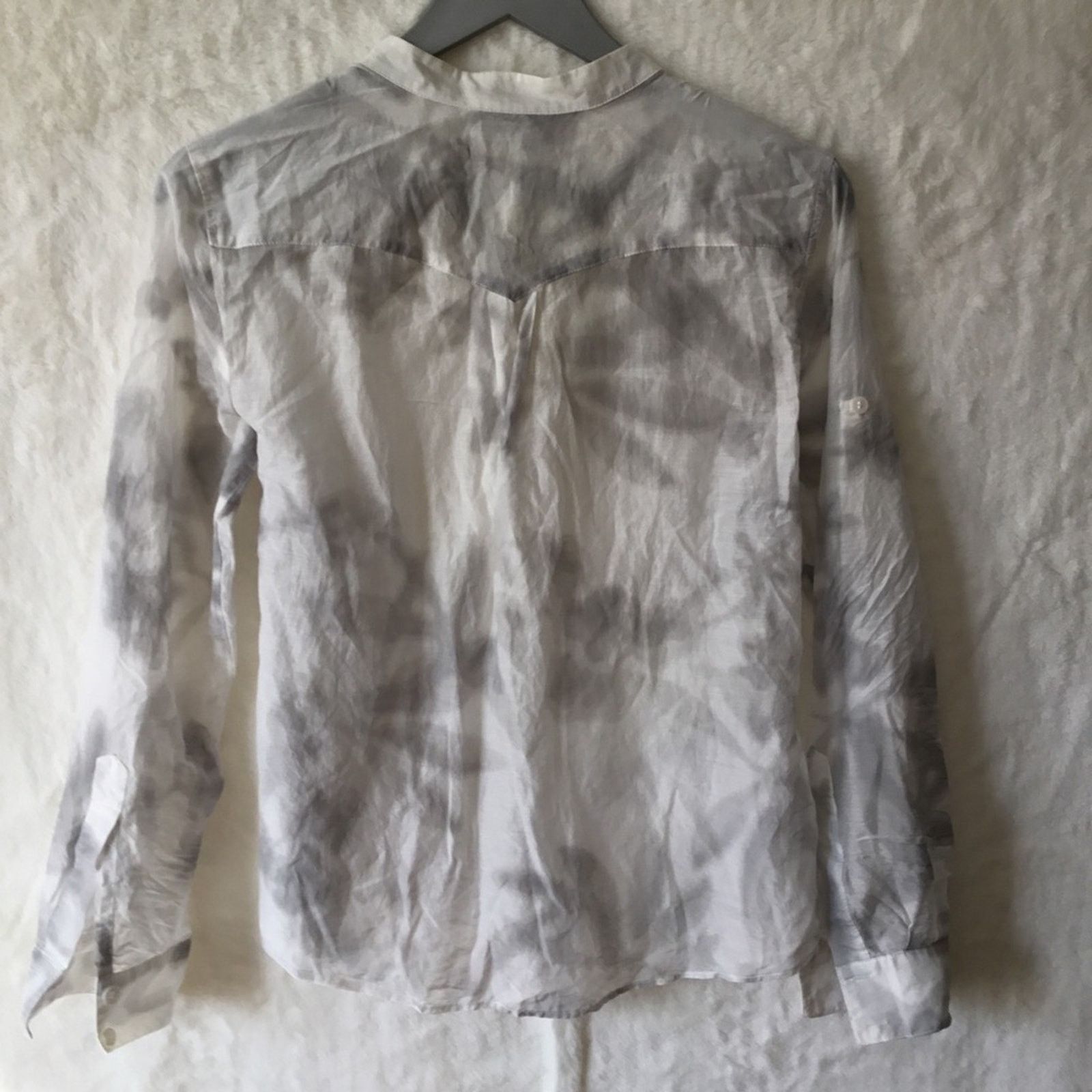 Bcbgmaxazria BCBGMaxAzria White& Gray Tie-Dye Roll-tab Sleeve Silk Blouse Size S / US 4 / IT 40 - 9 Thumbnail