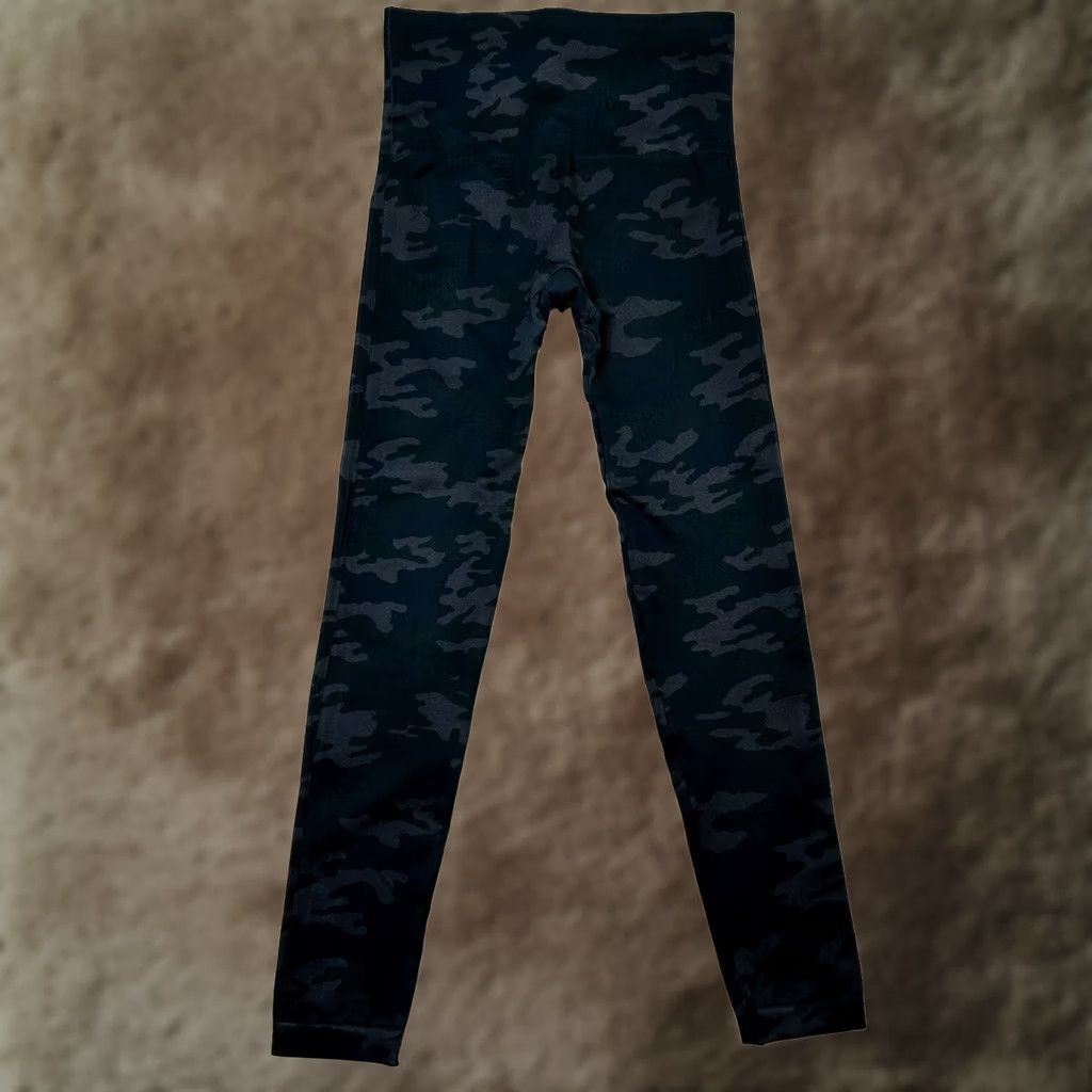 Spanx Spanx Womens Look At Me Now Seamless Camo Leggings Black Size Small Size 28" / US 6 / IT 42 - 1 Thumbnail