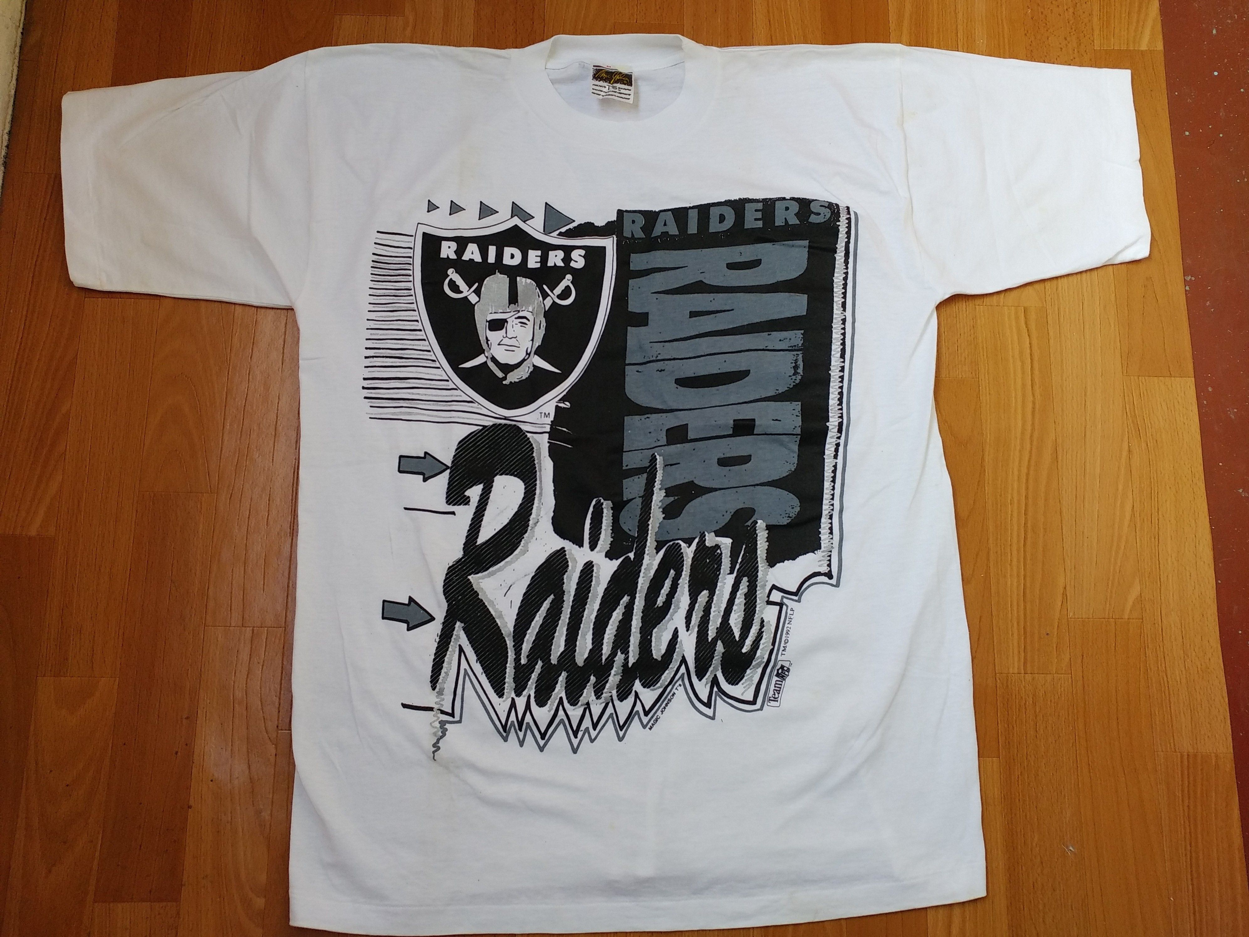 NFL Los Angeles RAIDERS t-shirt 1992 Magic Johnson vintage XL Size US XL / EU 56 / 4 - 1 Thumbnail