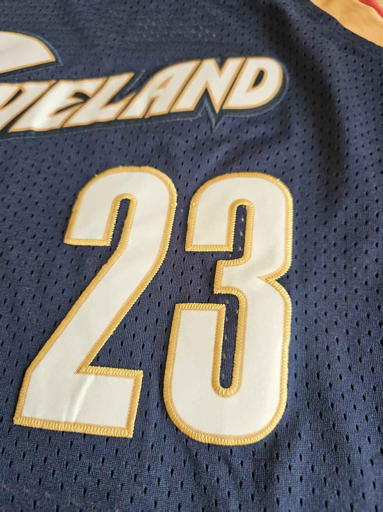 NBA 2003 2004 Cleveland Cavaliers #23 LeBron James Jersey Size US XL / EU 56 / 4 - 4 Thumbnail