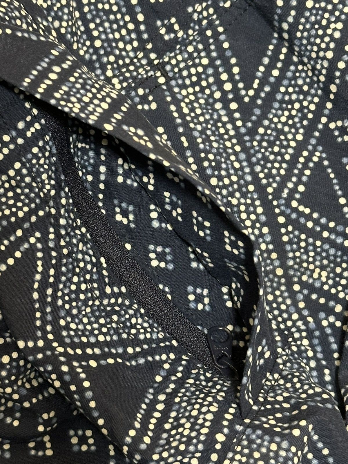The North Face The North Face men's navy shorts a geometric bandana-style Size US 34 / EU 50 - 7 Thumbnail