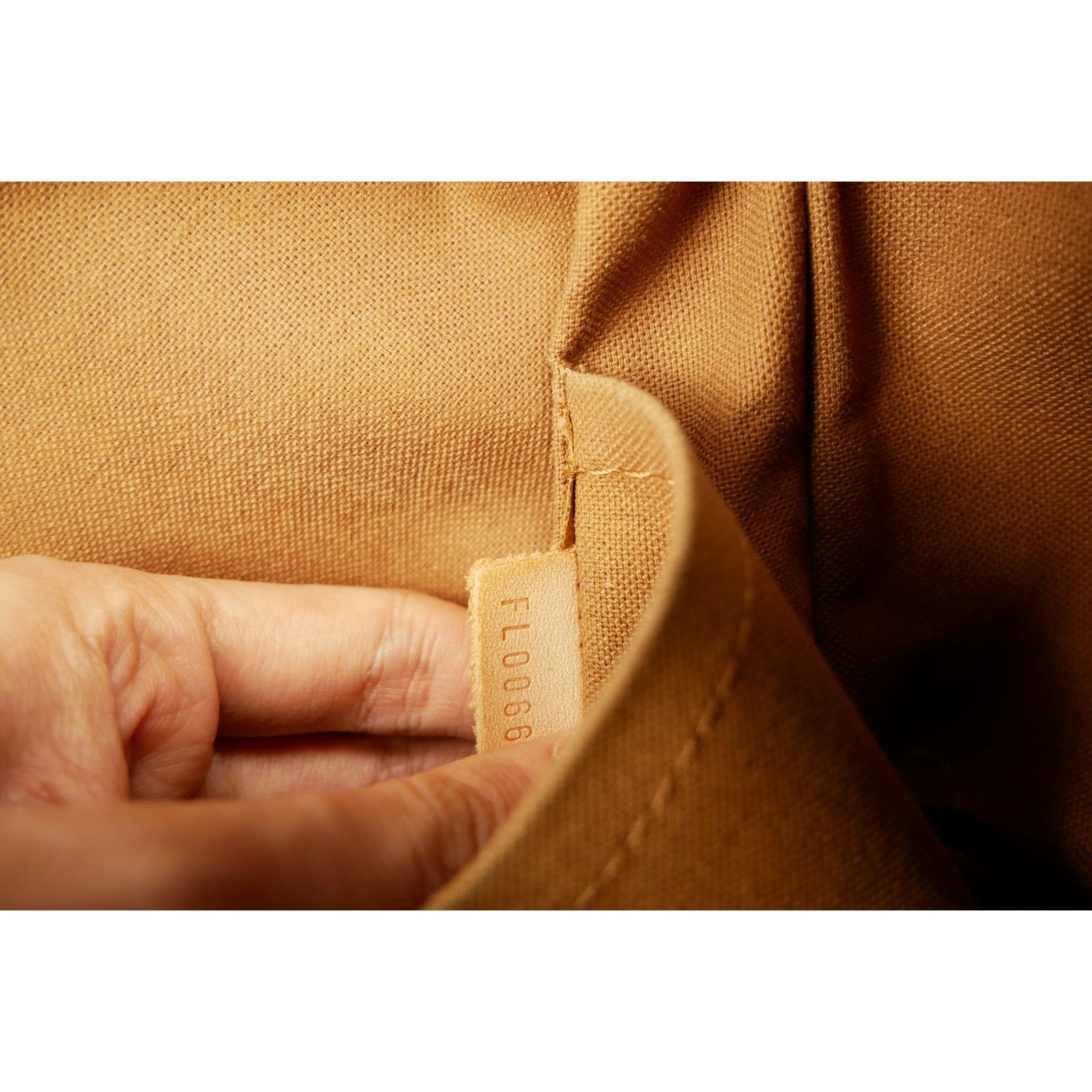 Louis Vuitton Louis Vuitton Monogram Lockit PM Size ONE SIZE - 12 Thumbnail