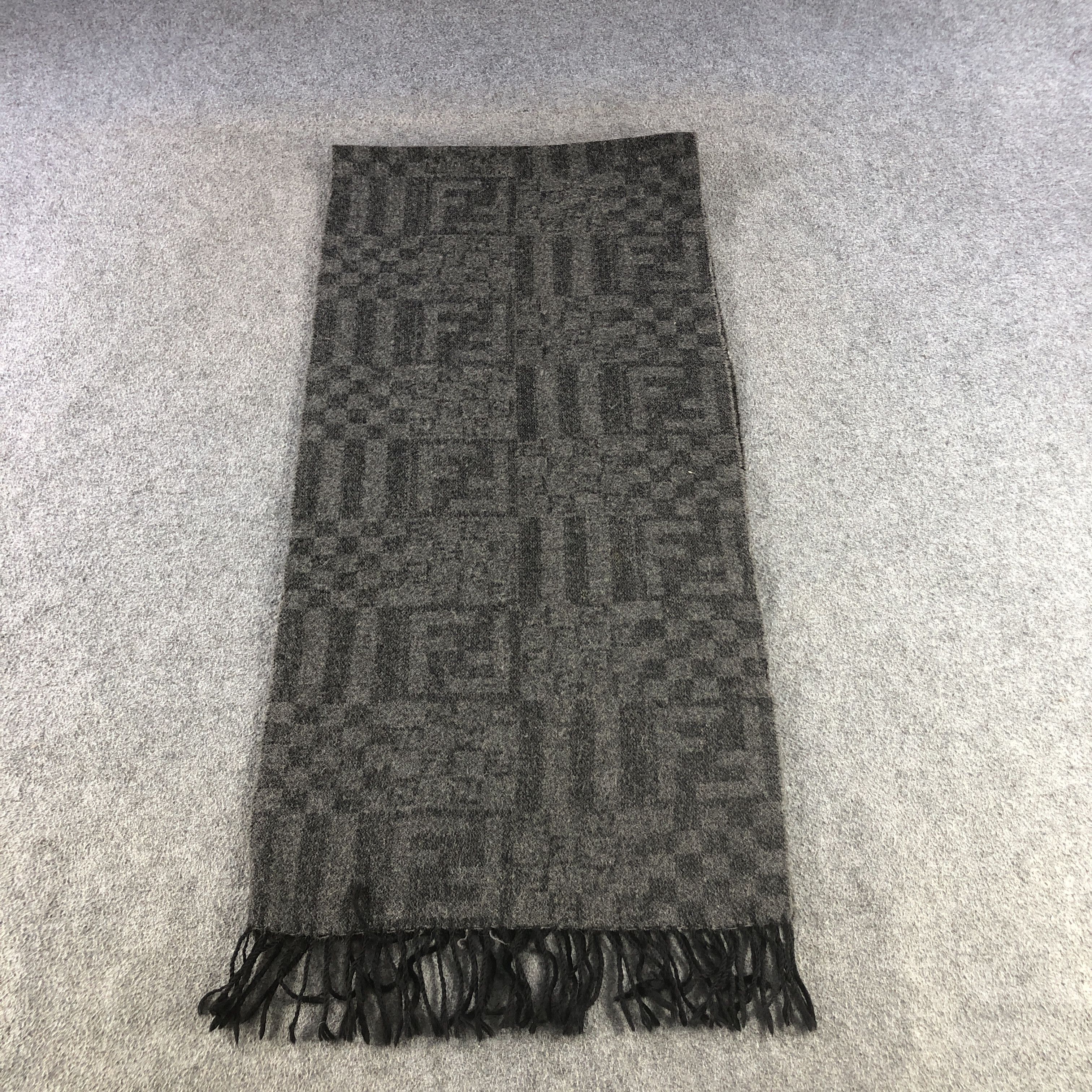 Fendi Fendi Monogram Scarf Muffler Wool Neck Warmer V2821 Size ONE SIZE - 1 Thumbnail