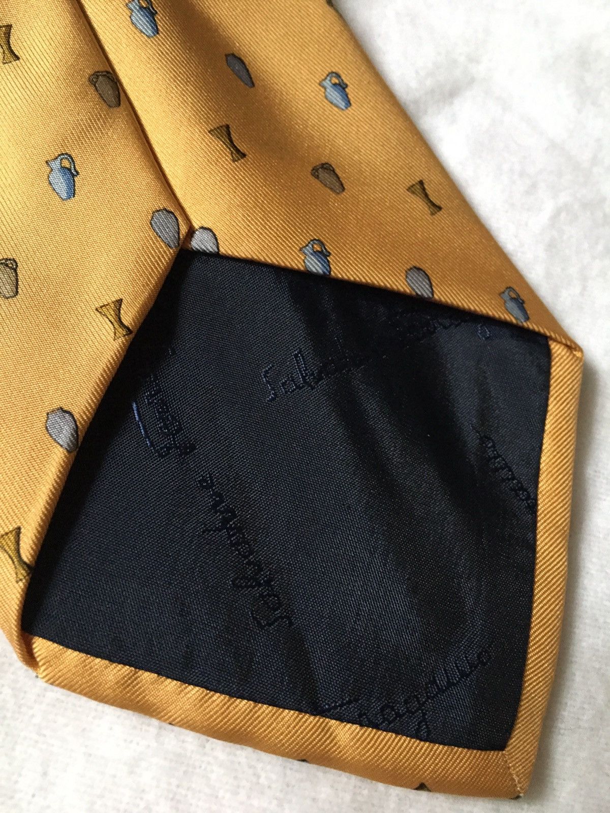 Salvatore Ferragamo Salvatore Ferragamo Amphora Print Yellow Silk Mens Tie Size ONE SIZE - 6 Thumbnail