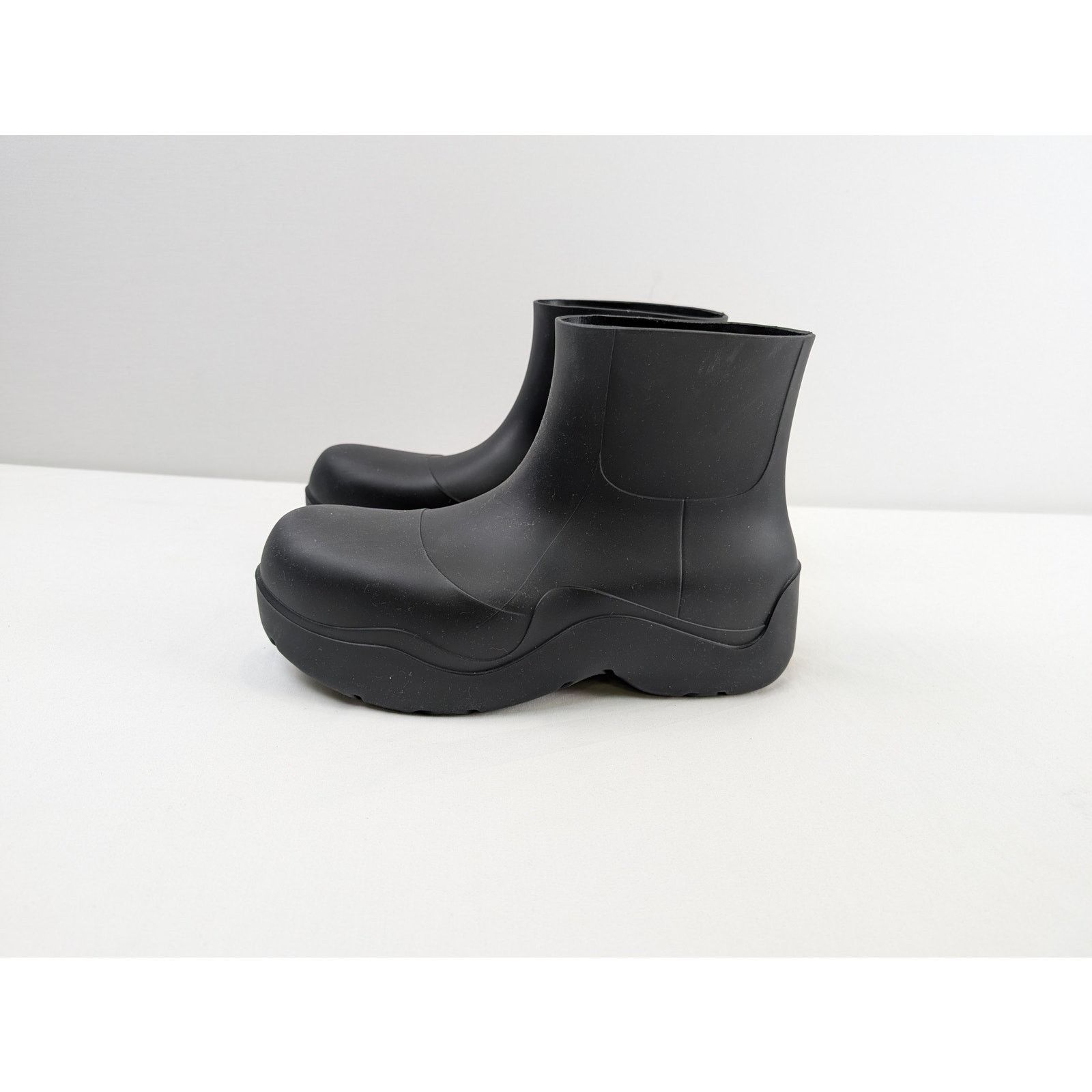 Bottega Veneta o1rshd1 Q:4 / Matt Rubber Puddle Ankle Boots in Black 44 Size US 11 / EU 44 - 6 Thumbnail