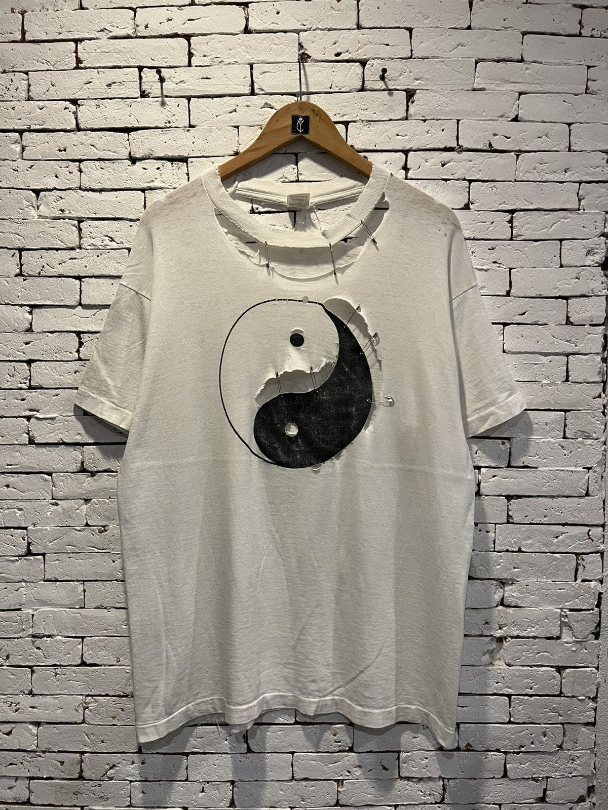 Other Vintage 90s Yin Yang T-Shirt Size US L / EU 52-54 / 3 - 1 Thumbnail