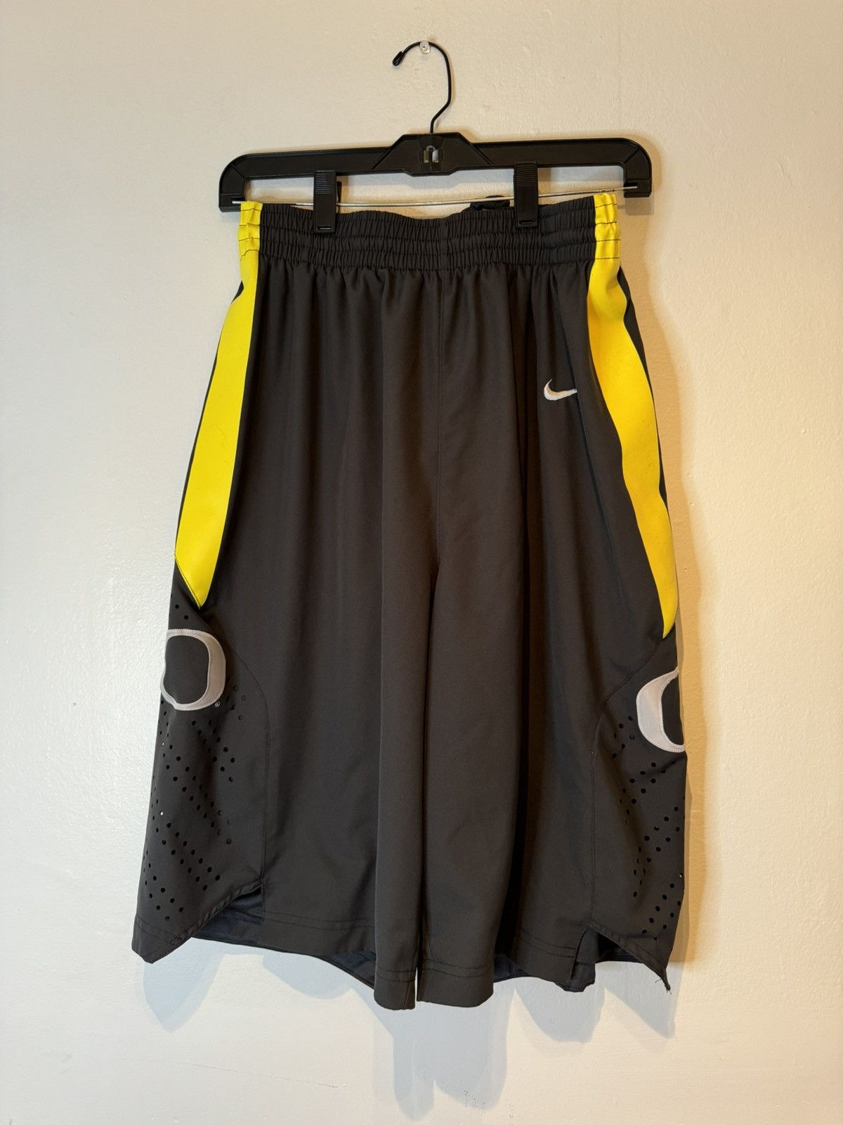 Nike Nike Dri-Fit Oregon Ducks Shorts Men Size M Gray Basketball Size US 35 - 1 Thumbnail