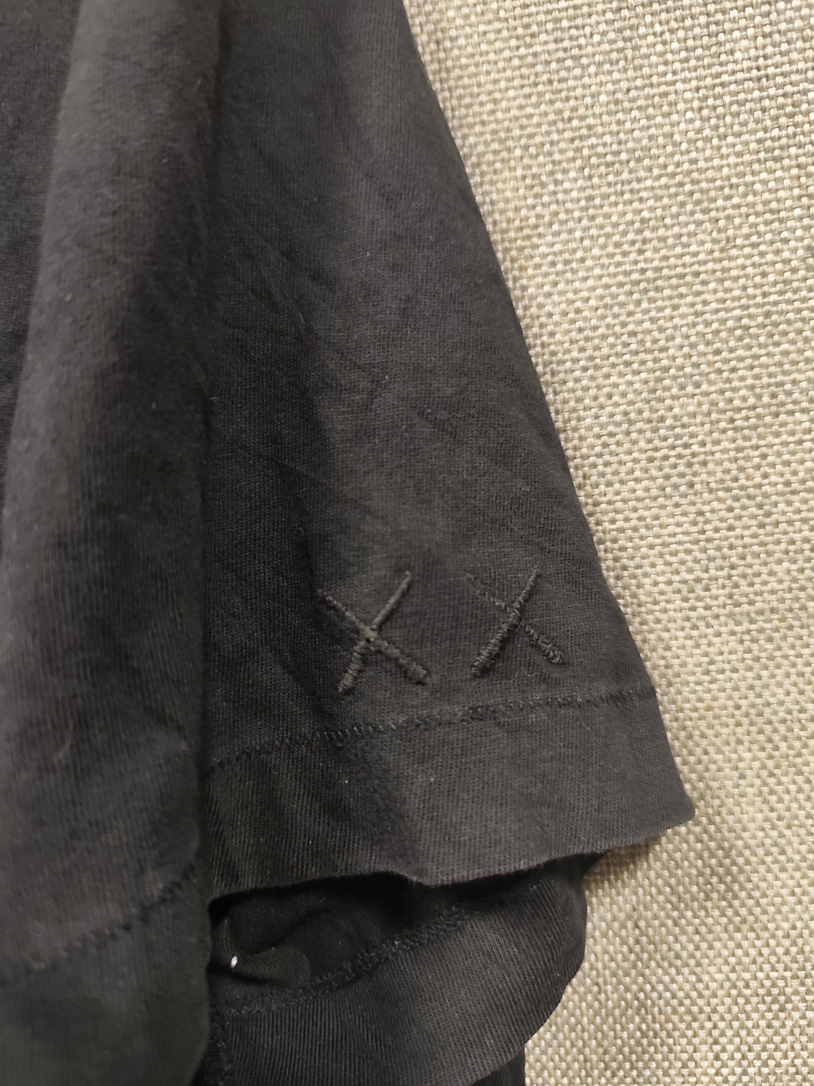 Kaws × Uniqlo T shirt Uniqlo x Kaws Size US M / EU 48-50 / 2 - 2 Thumbnail