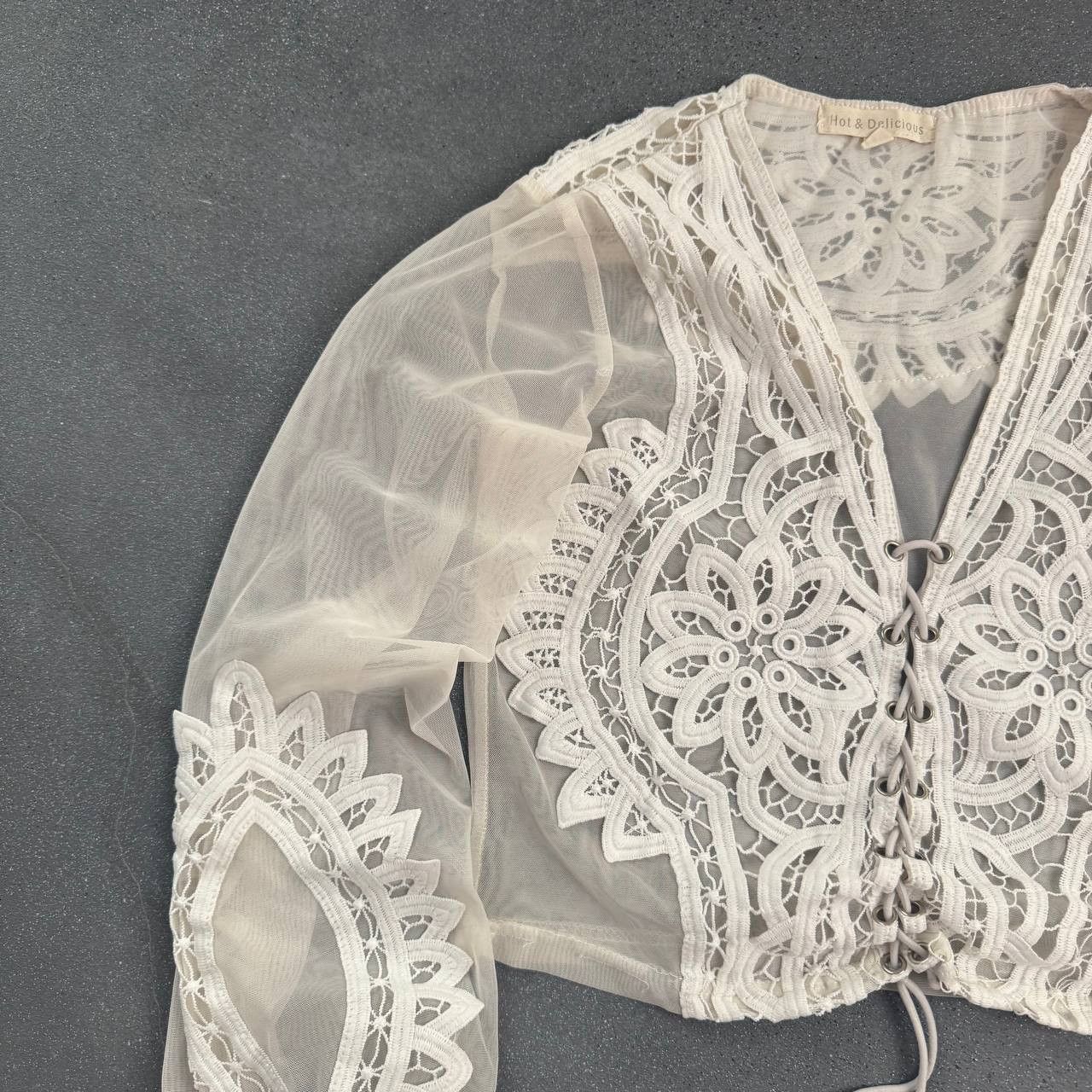 Japanese Brand Vintage Mesh Lace Long Sleeve Blouse Size M / US 6-8 / IT 42-44 - 2 Thumbnail