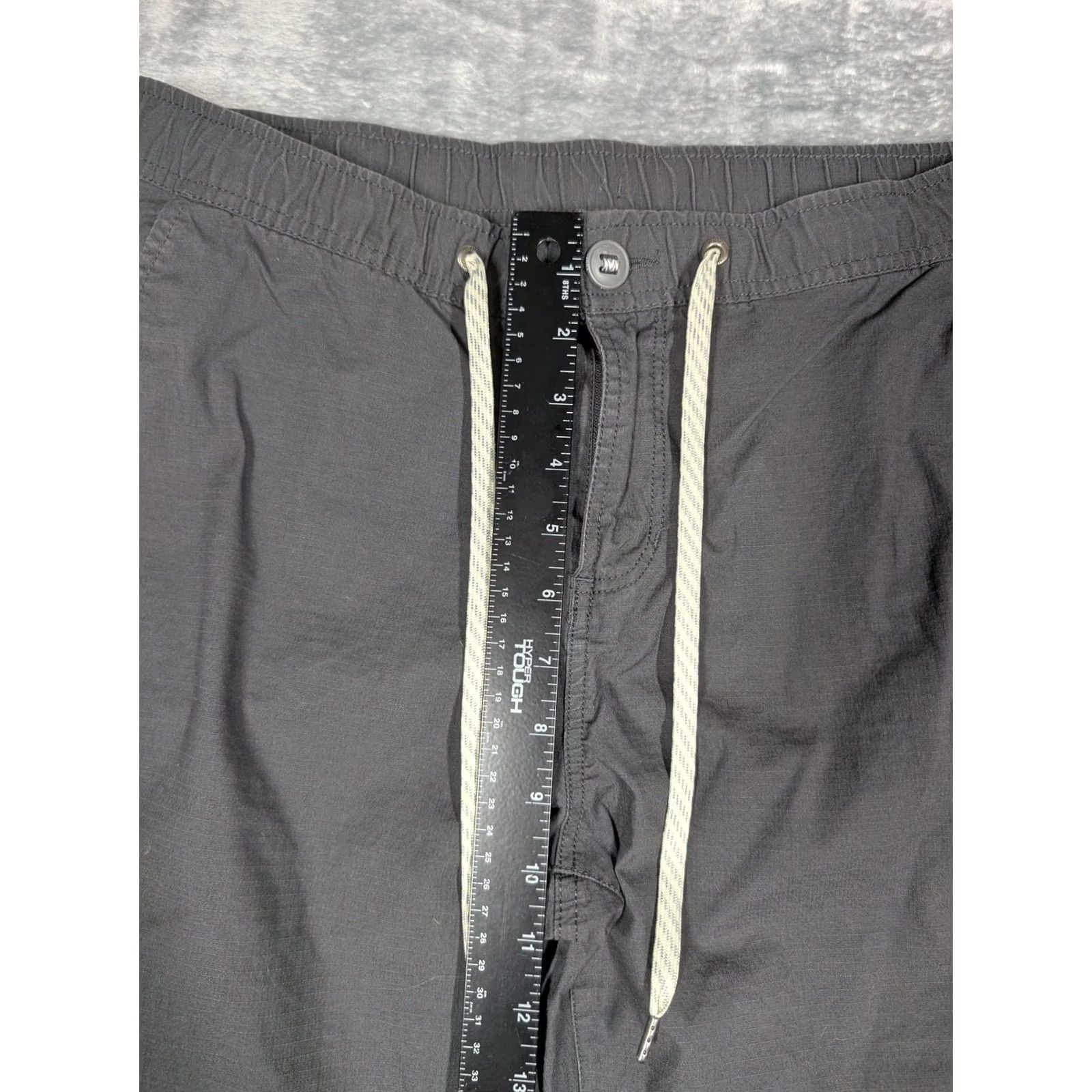 Vuori Vuori Pants Mens M Gray Jogger Elastic Waist Zip Pocket Outdoor Travel Slim Tapered Pockets - Zippered Pocket Mens Medium Gray Vuori Pants Size US 31 - 3 Thumbnail