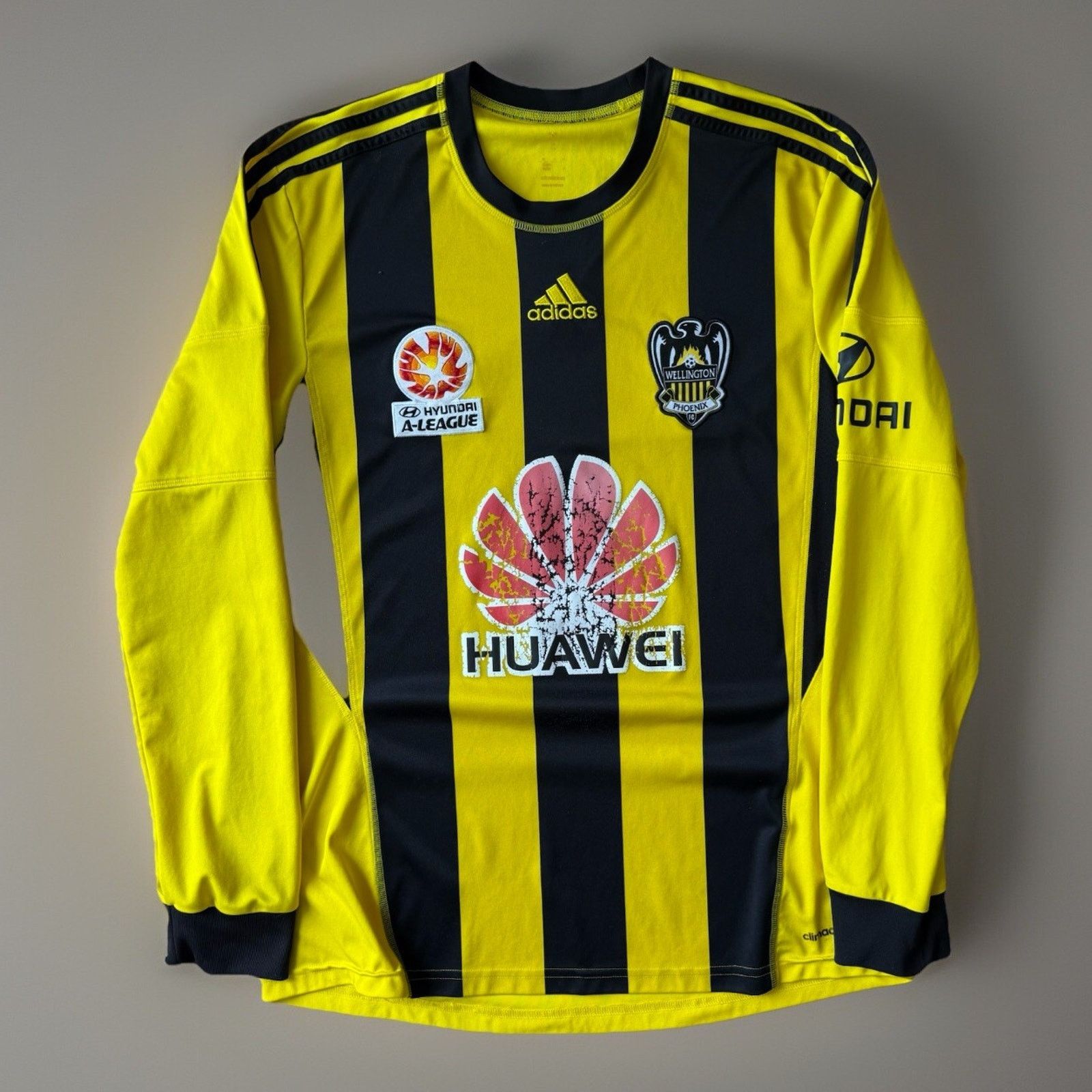 Adidas Wellington Phoenix Home Jersey M Yellow World Cup Soccer Size US M / EU 48-50 / 2 - 1 Thumbnail
