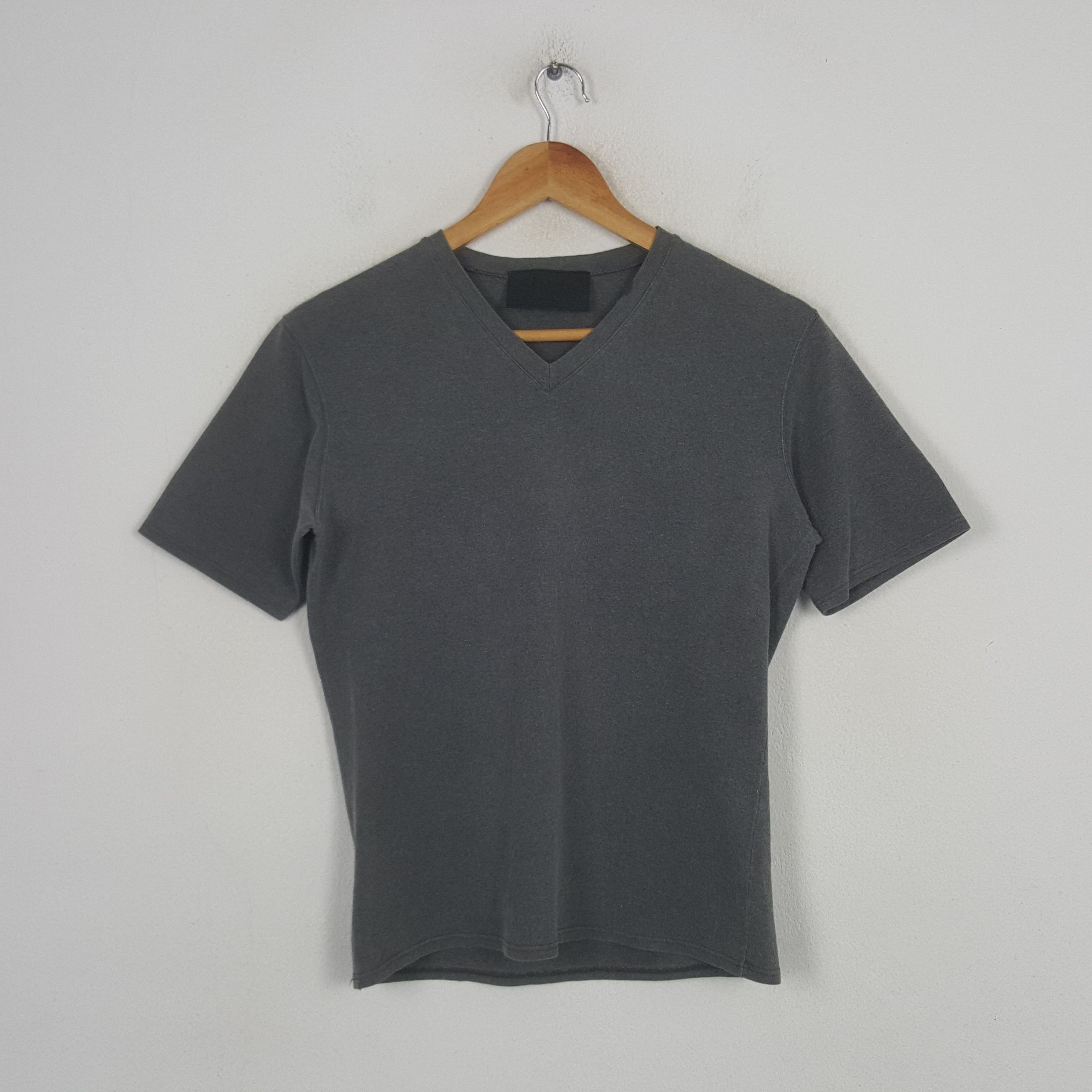 Prada Vintage Prada Milano Luxury Brand Plain Luxury Tshirt RR21 Size S / US 4 / IT 40 - 1 Thumbnail