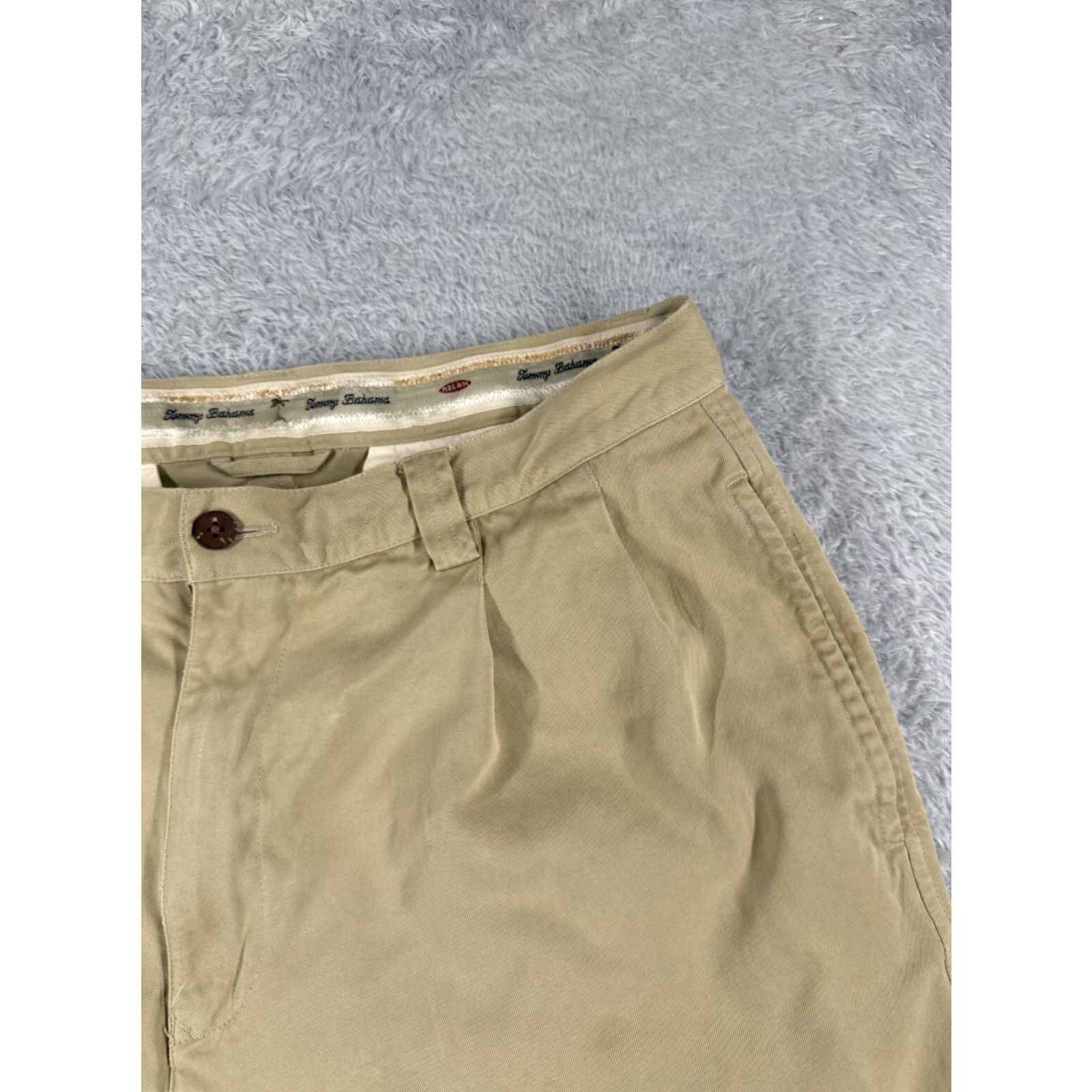 Tommy Bahama VINTAGE Tommy Bahama Shorts Men 34 Beige Silk Pleated Bermuda Beach Resort Casual Ii? Size US 34 / EU 50 - 5 Thumbnail