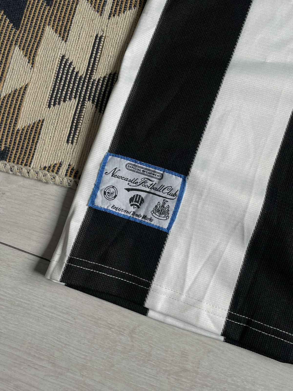 Adidas × Vintage Vintage NewCastle United 1995/97 #9 Shearer Soccer Jersey Size US L / EU 52-54 / 3 - 9 Thumbnail