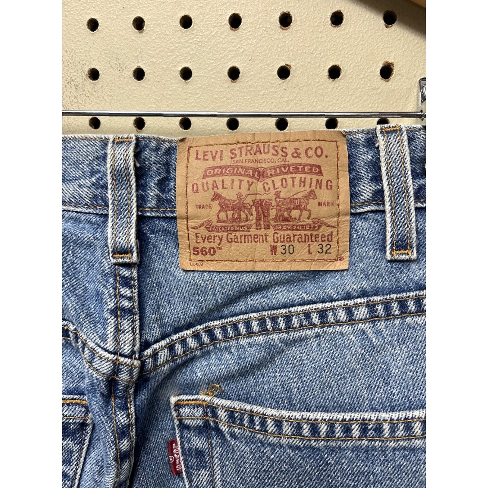 Levi's VINTAGE Levi's 560 Jeans 30x31 Blue Denim 5-Pocket Relaxed Regular Men's Size US 30 / EU 46 - 3 Thumbnail