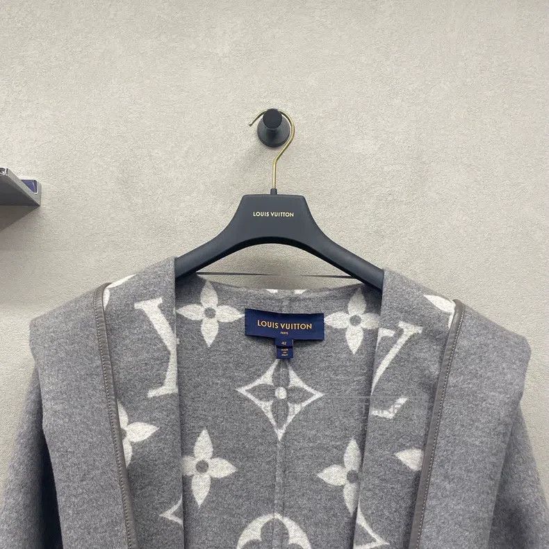 Louis Vuitton Louis Vuitton Grey Hooded Wrap Coat Size M / US 6-8 / IT 42-44 - 5 Thumbnail