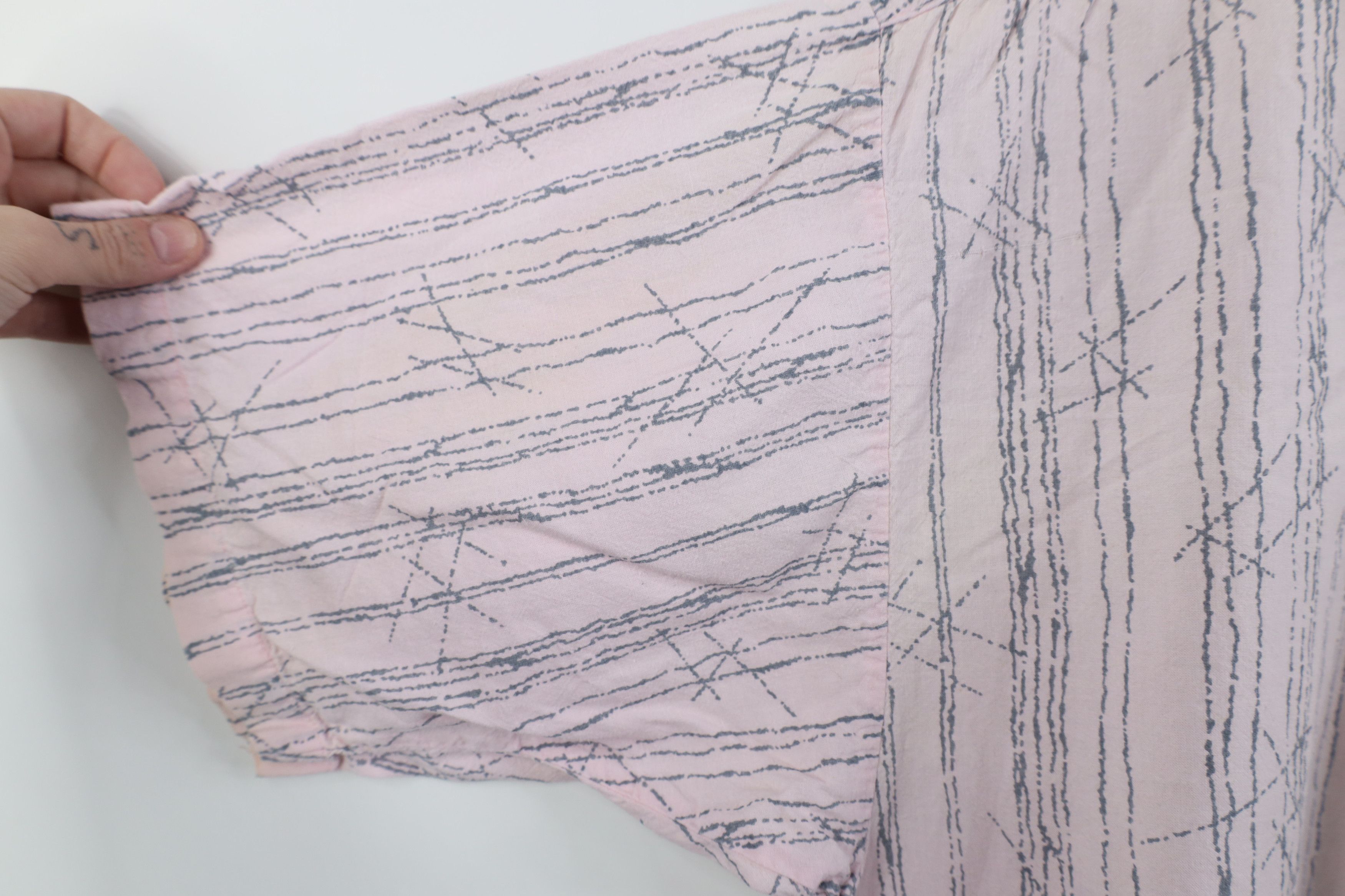 Vintage Vintage 90s Streetwear Abstract Surf Button Shirt Pink USA Size US L / EU 52-54 / 3 - 9 Thumbnail