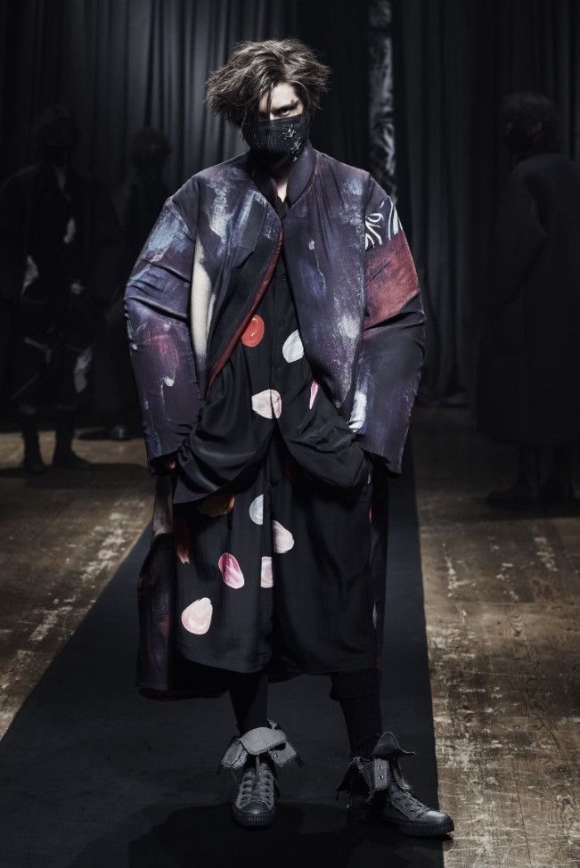 Yohji Yamamoto 21AW Pour Homme Runway Silk Oversized Printed Shorts Size US 30 / EU 46 - 1 Thumbnail